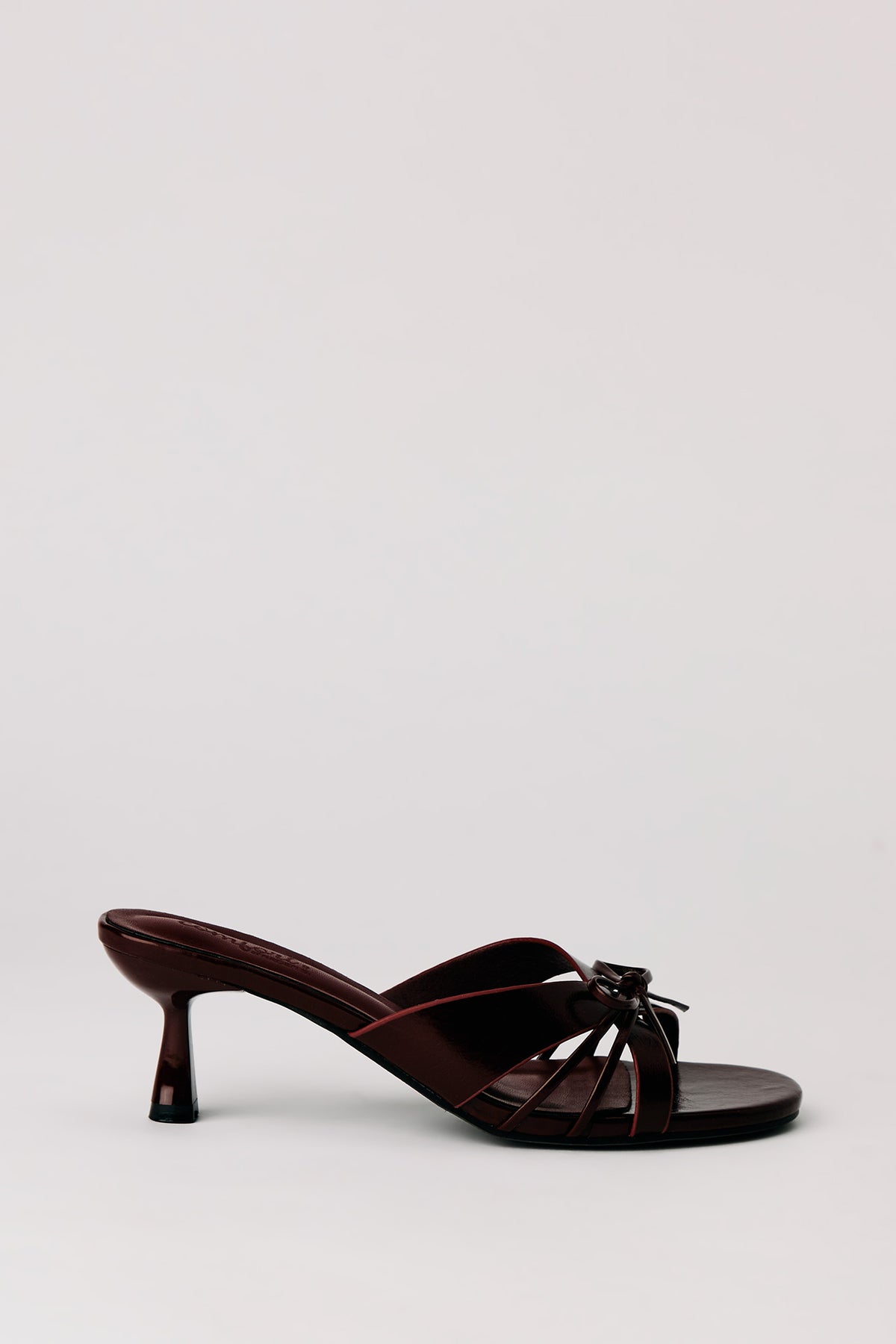 Mules à talons bobine avec brides et boucles