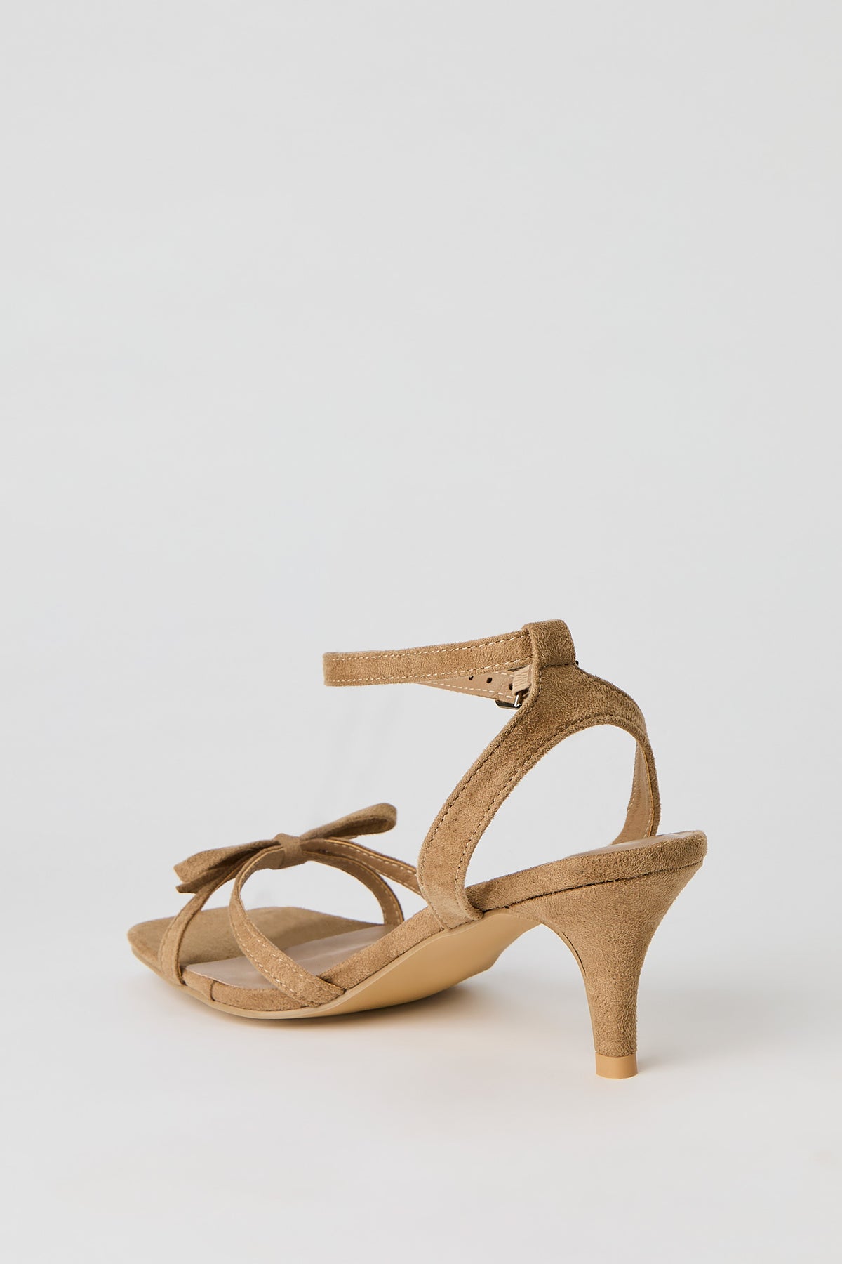 Vue alternative 4. Escarpins en similisuède à brides avec boucles