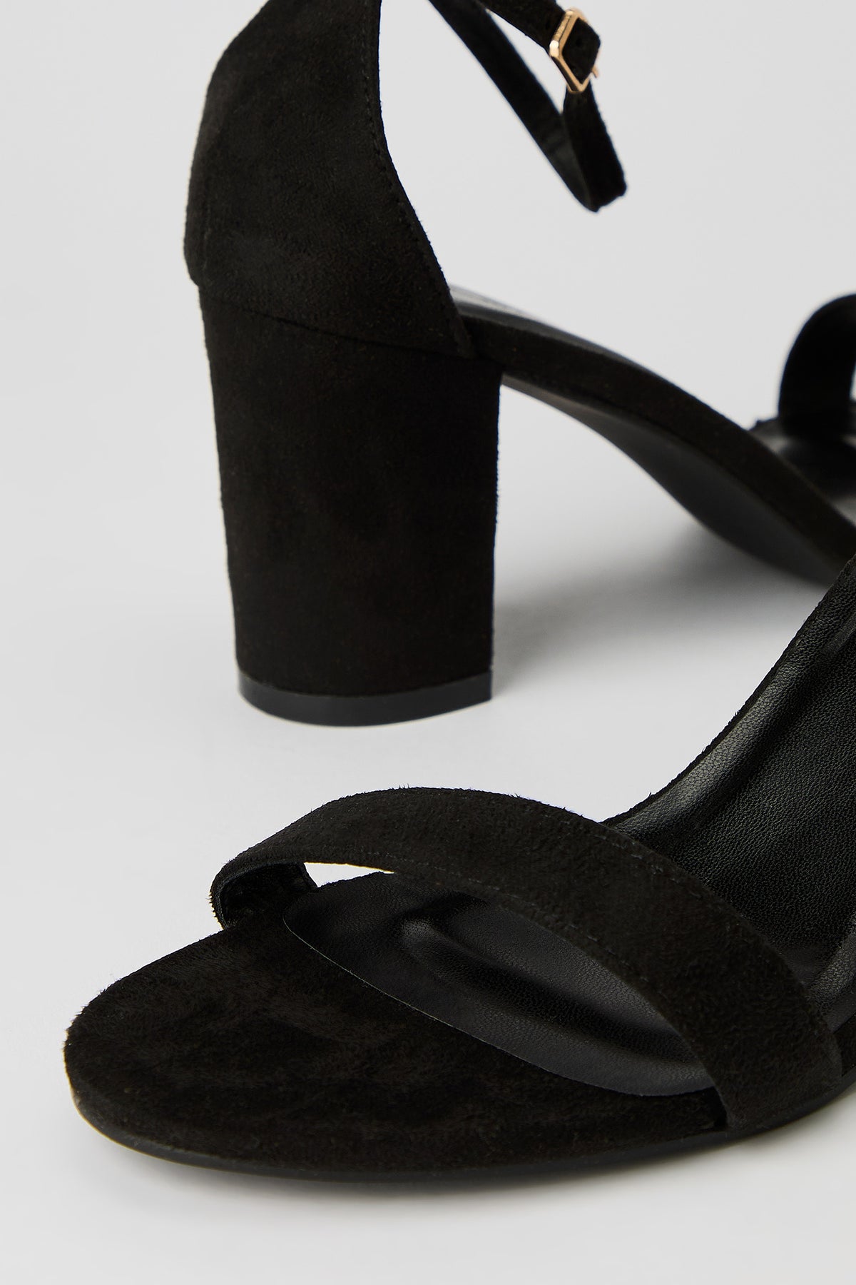 Alt View 4. Banded Block Heel - Black