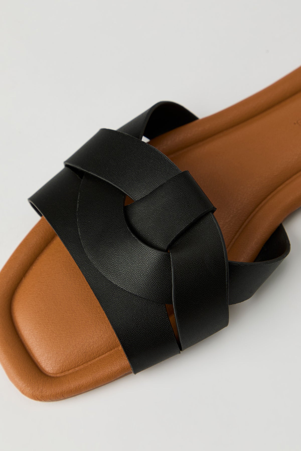 Vue alternative 3. Sandales avec bandes tissées
