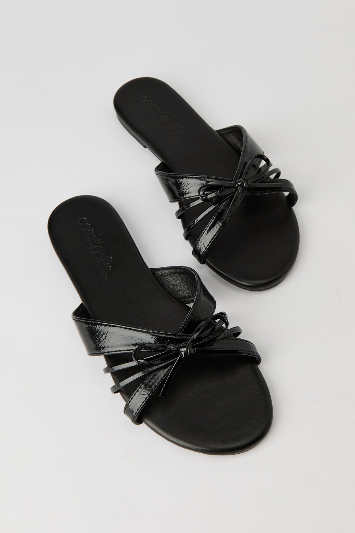 Vue alternative 2. Sandales avec brides et boucles