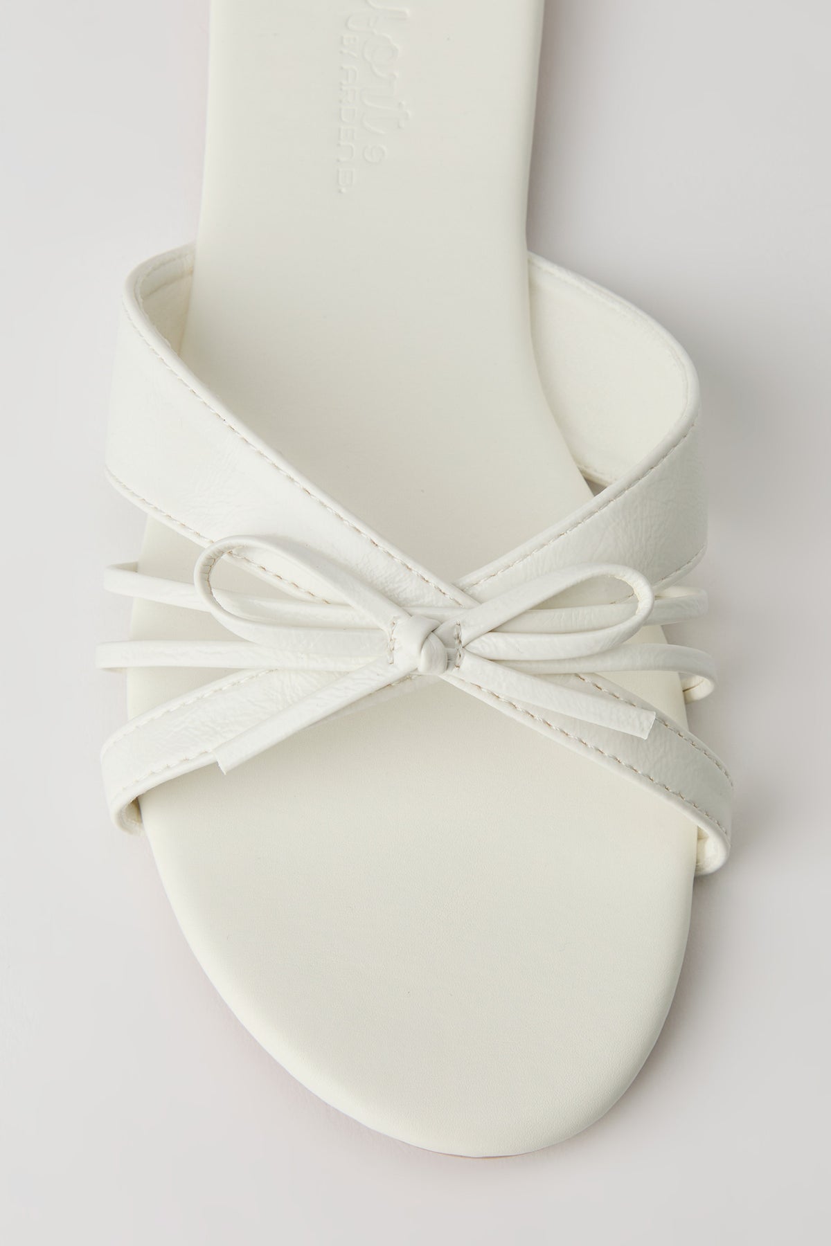 Vue alternative 3. Sandales avec brides et boucles