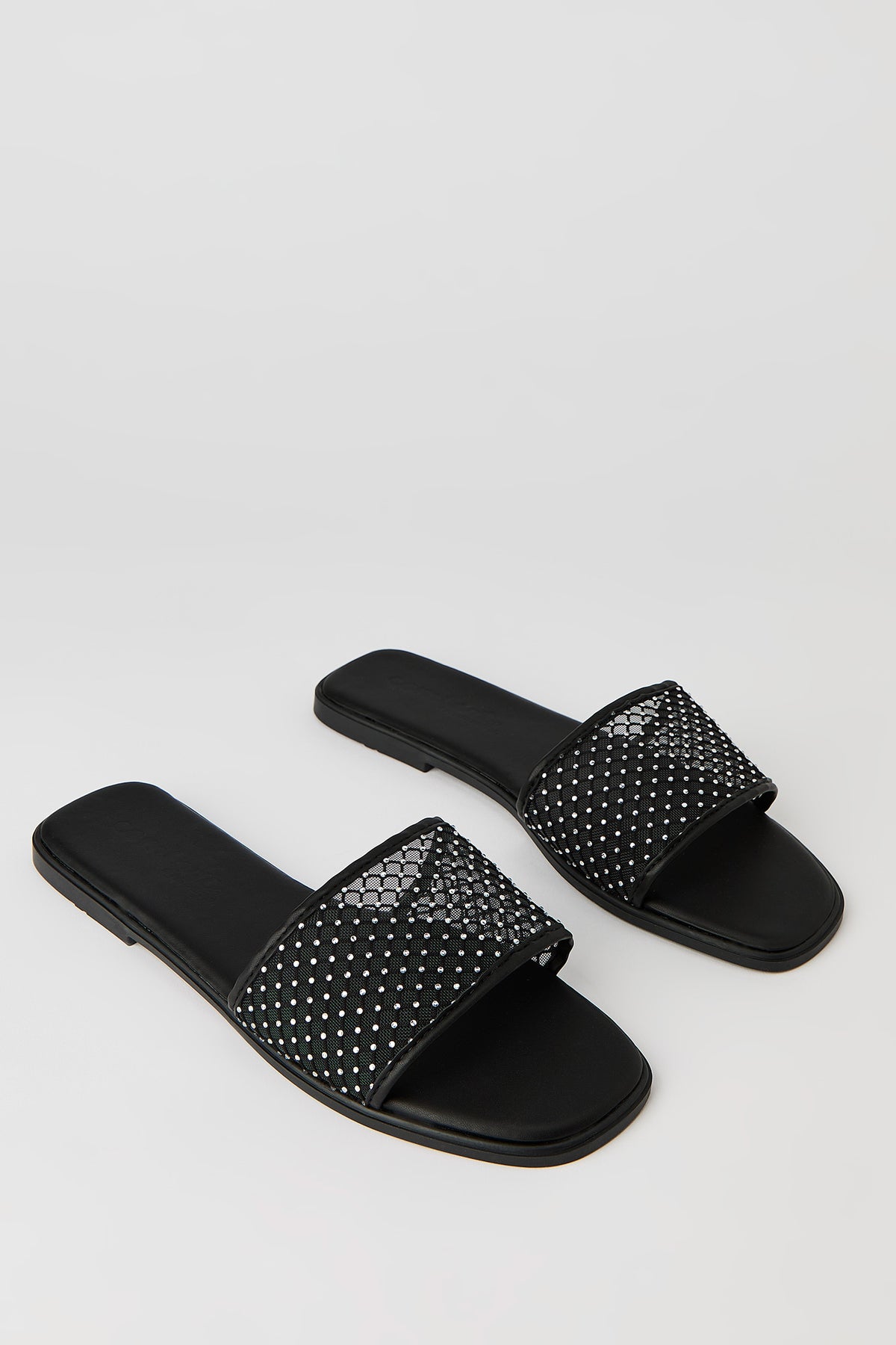 Vue alternative 2. Sandales avec bandes en filet et pierres du Rhin