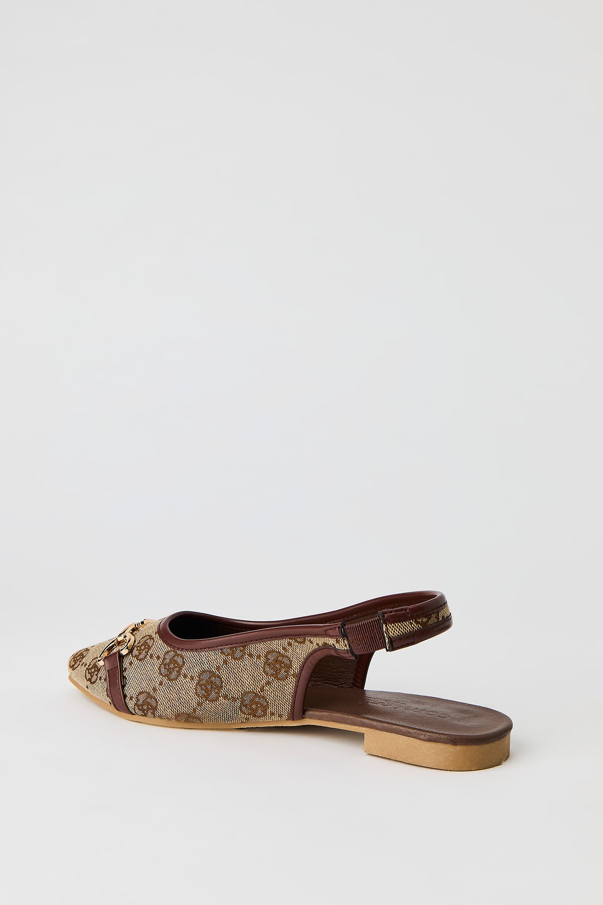 Vue alternative 4. Souliers plats avec bridons à motif