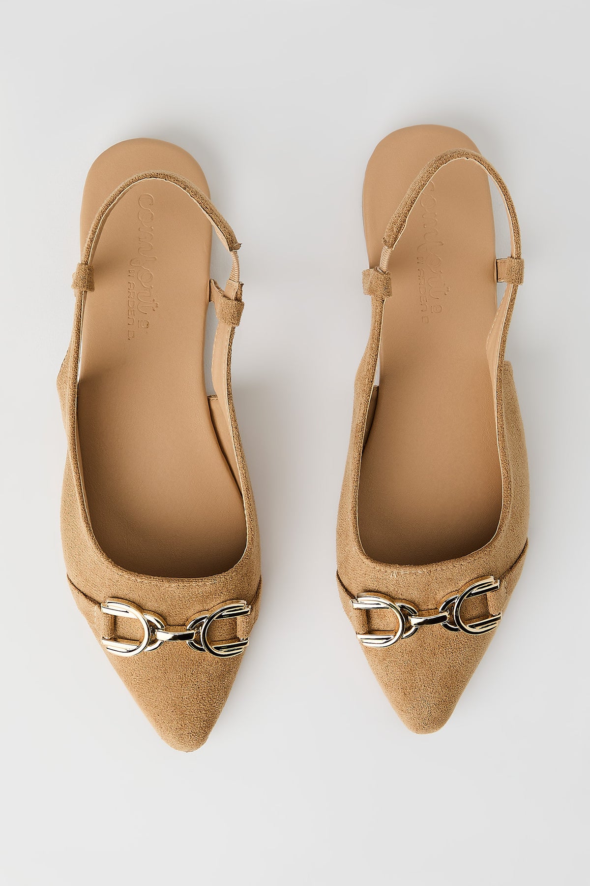 Vue alternative 2. Souliers plats avec bridons à motif
