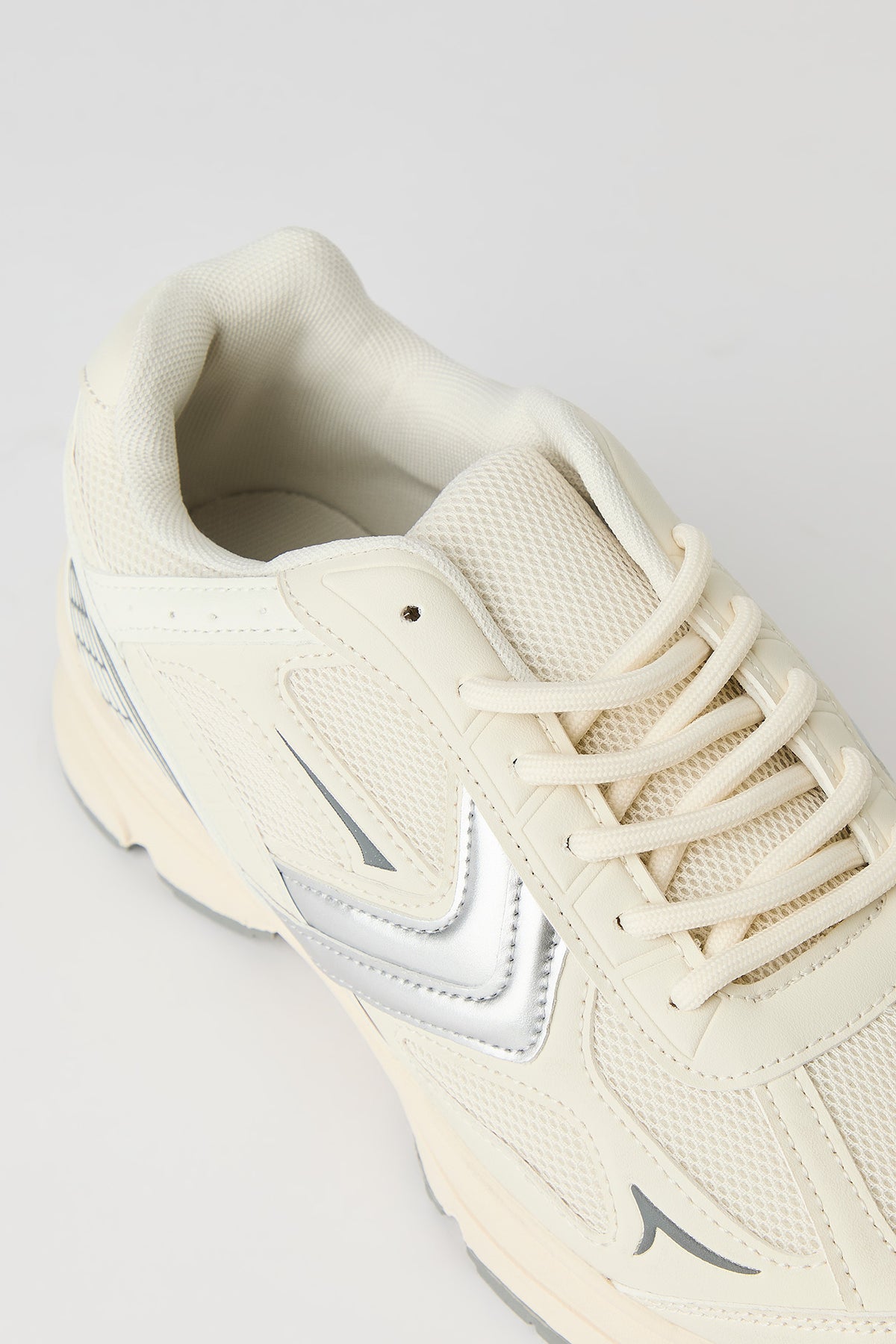 Vue alternative 3. Espadrilles en filet métallisé