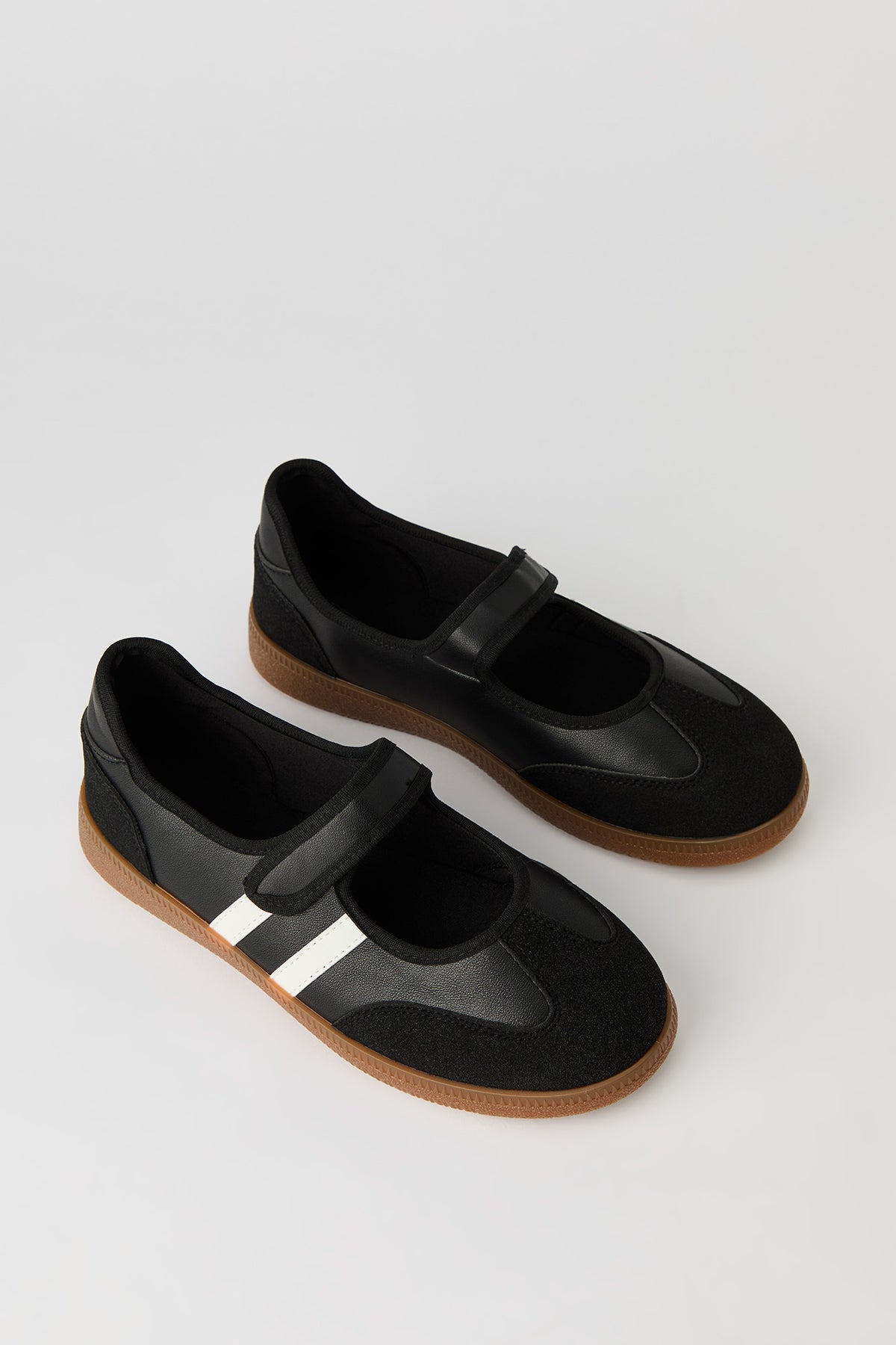 Alt View 2. Mary Jane Sneaker - Black