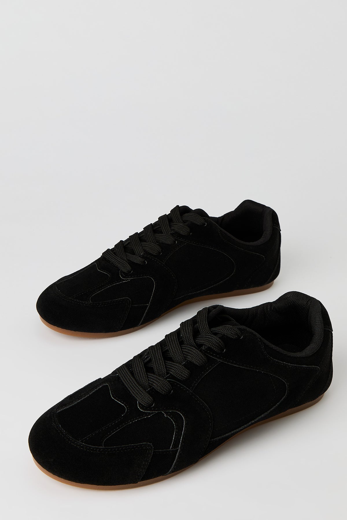 Alt View 2. Retro Sneaker - Black