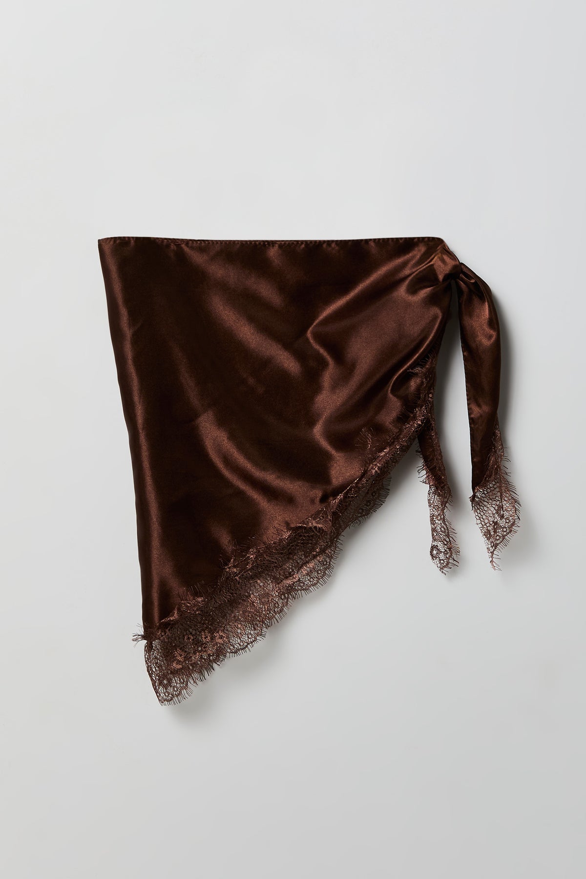 Écharpe triangulaire en satin