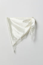 Écharpe triangulaire en satin