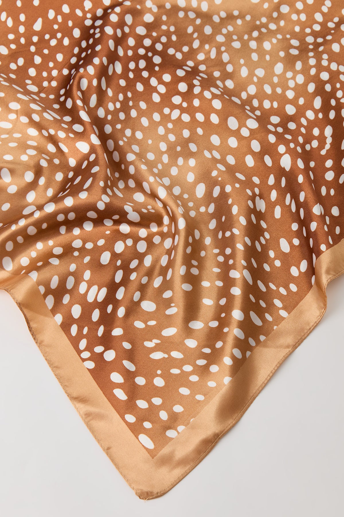 Écharpe en satin avec motif animalier