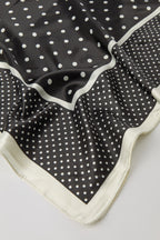Écharpe en satin à pois