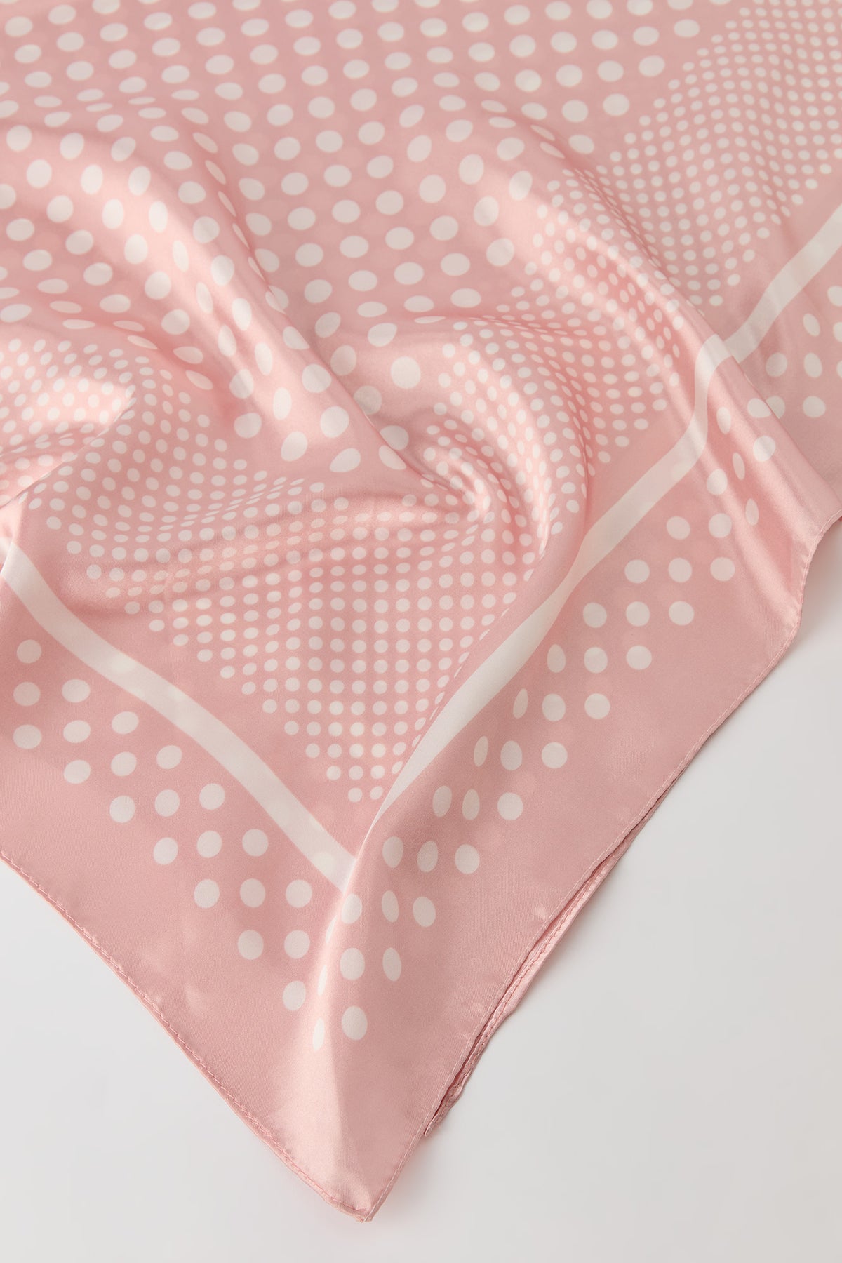 Écharpe en satin à pois