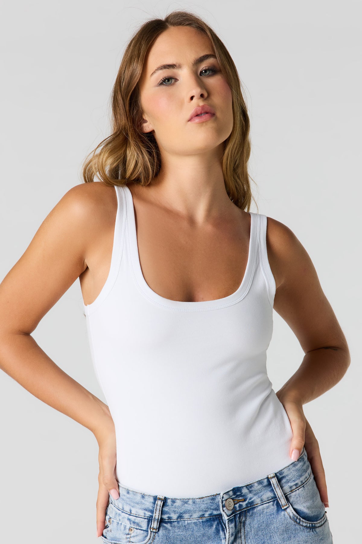 Vue alternative 3. Maillot profilé doux à encolure dégagée