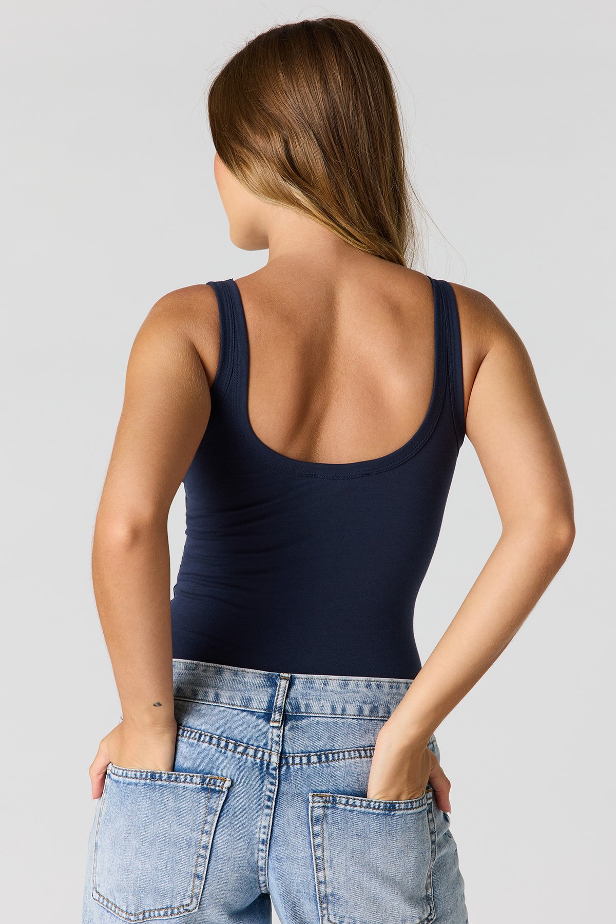 Vue alternative 2. Maillot profilé doux à encolure dégagée
