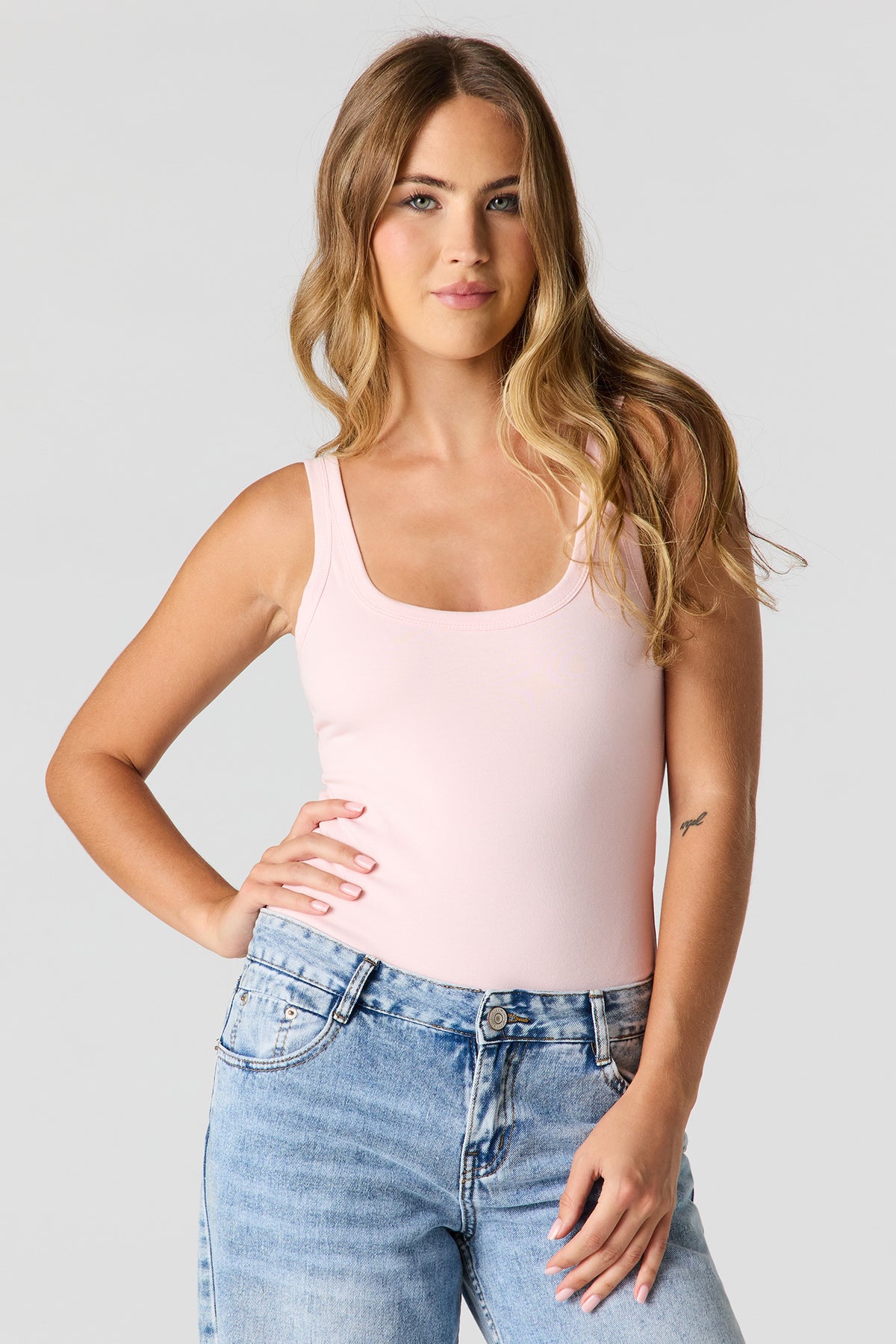 Maillot profilé doux à encolure dégagée