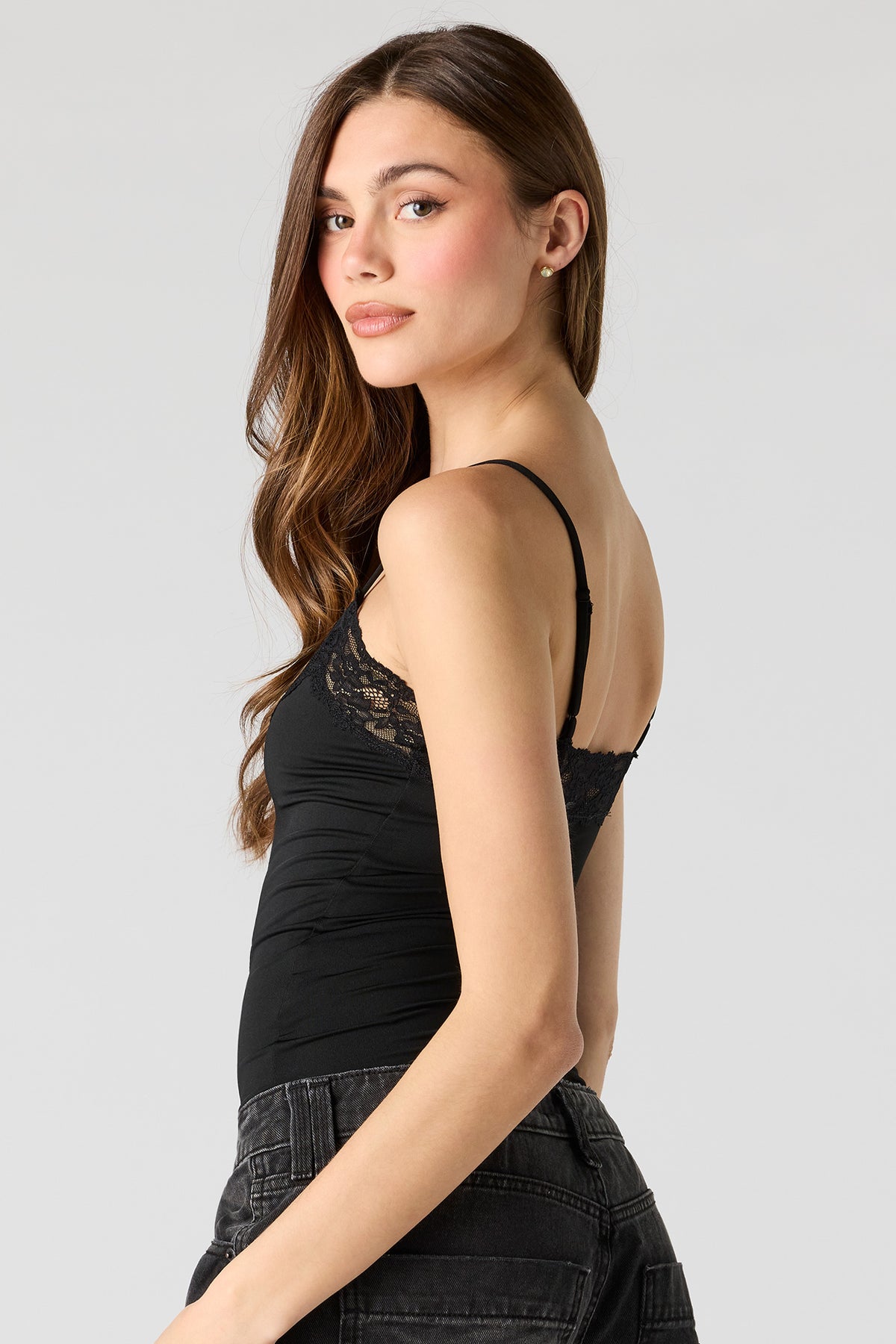 Vue alternative 2. Maillot-camisole moulant en dentelle