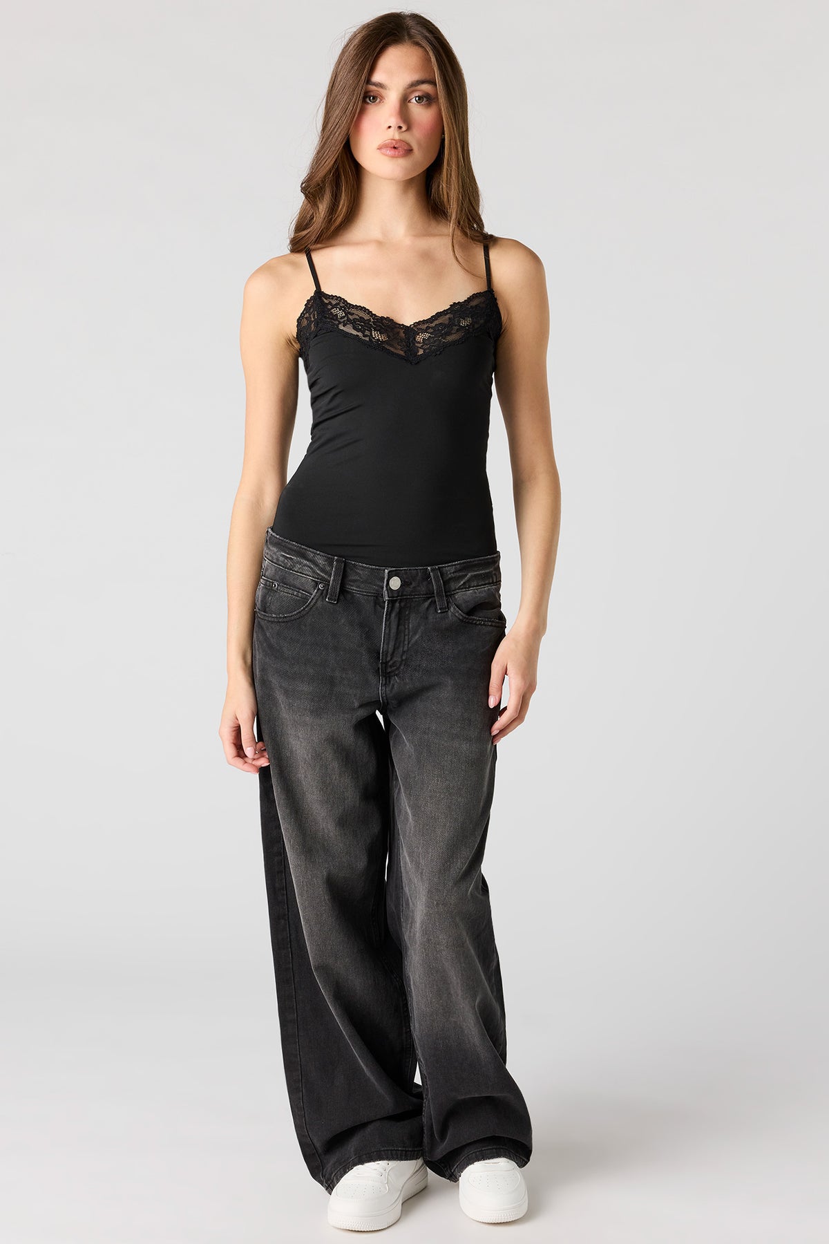 Vue alternative 3. Maillot-camisole moulant en dentelle