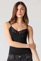 Maillot-camisole moulant en dentelle