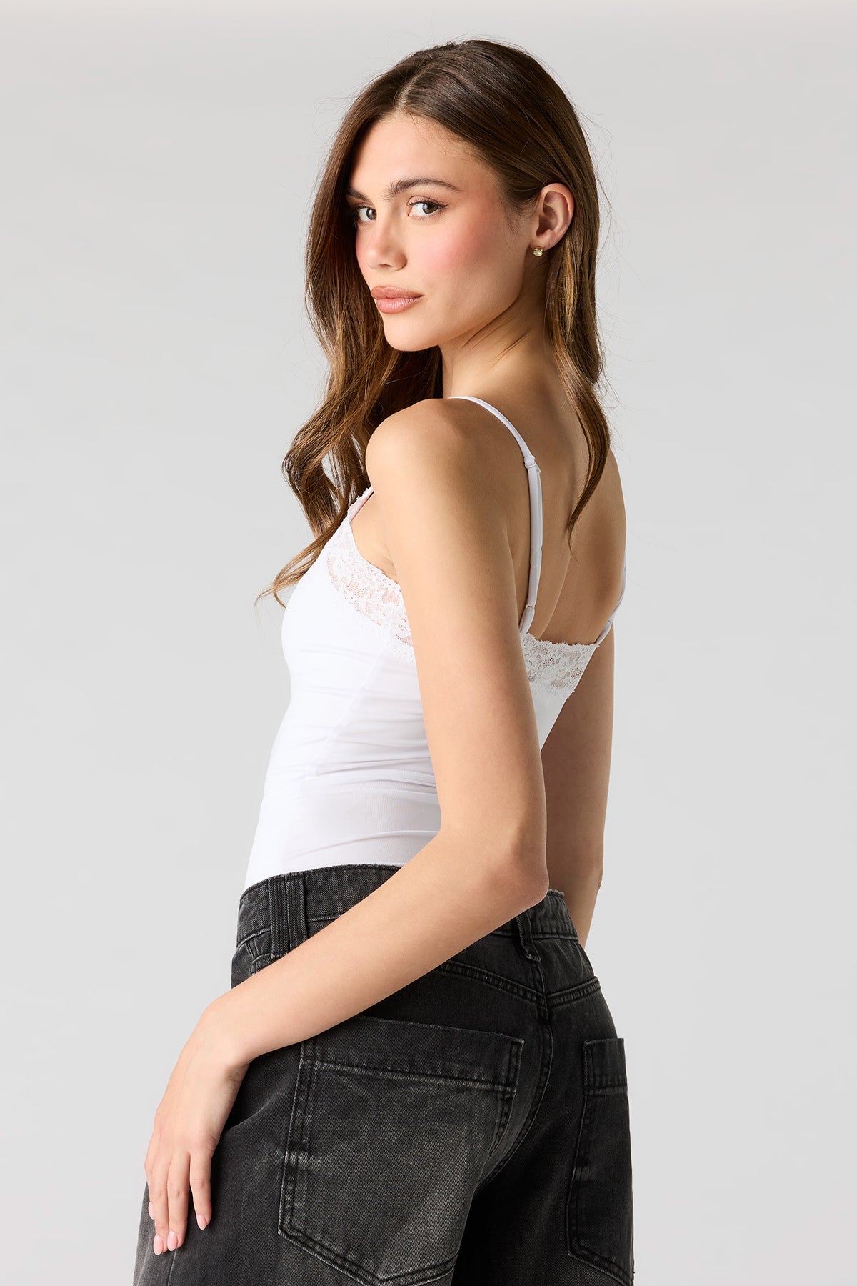 Vue alternative 2. Maillot-camisole moulant en dentelle