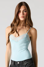 Maillot-camisole moulant en dentelle