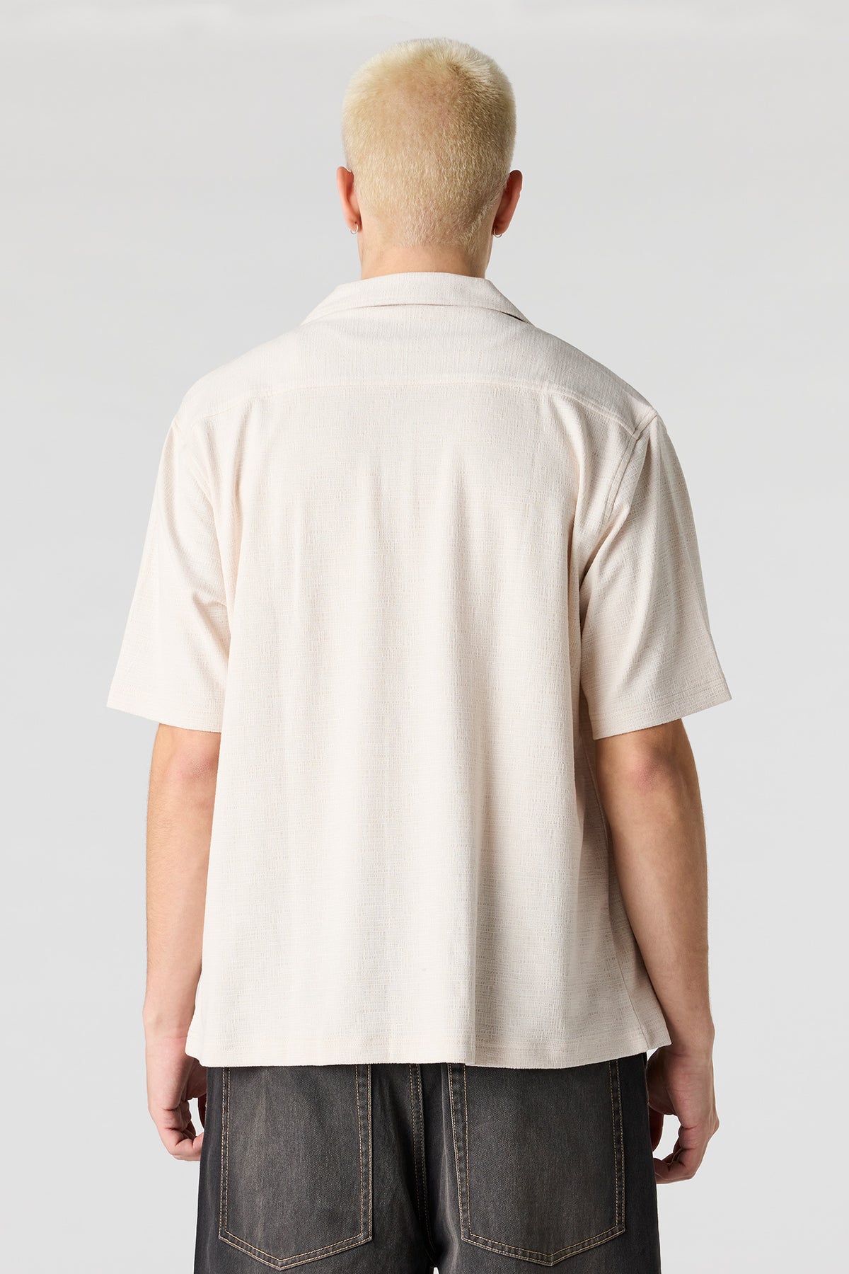 Vue alternative 2. Haut boutonné texturé