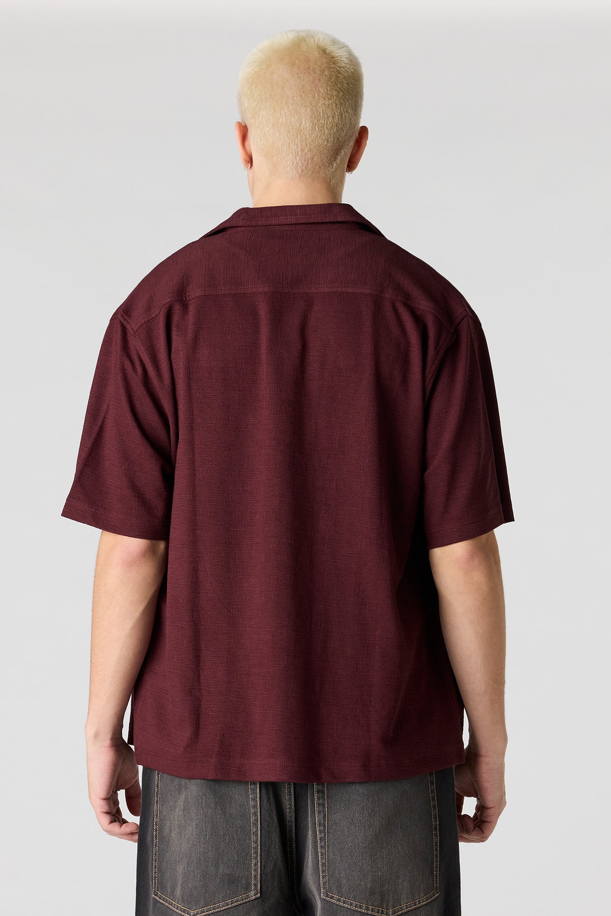 Vue alternative 2. Haut boutonné texturé