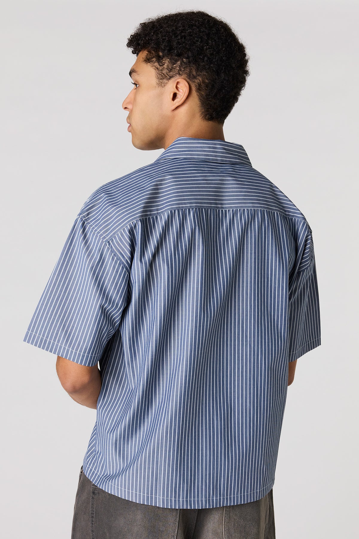Alt View 2. Poplin Striped Button-Up Collared Boxy Top - Blue
