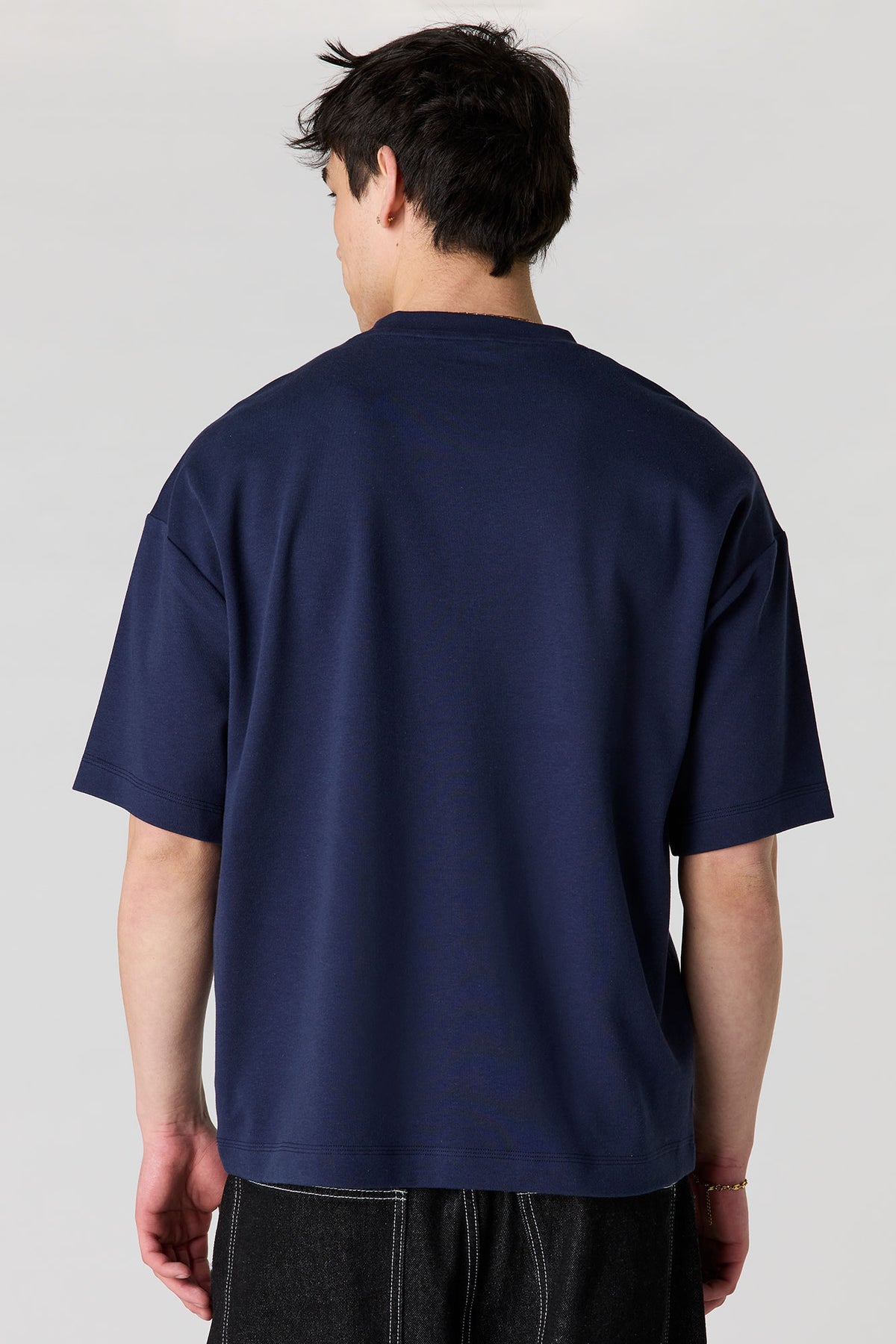 Vue alternative 2. T-shirt surdimensionné lourd