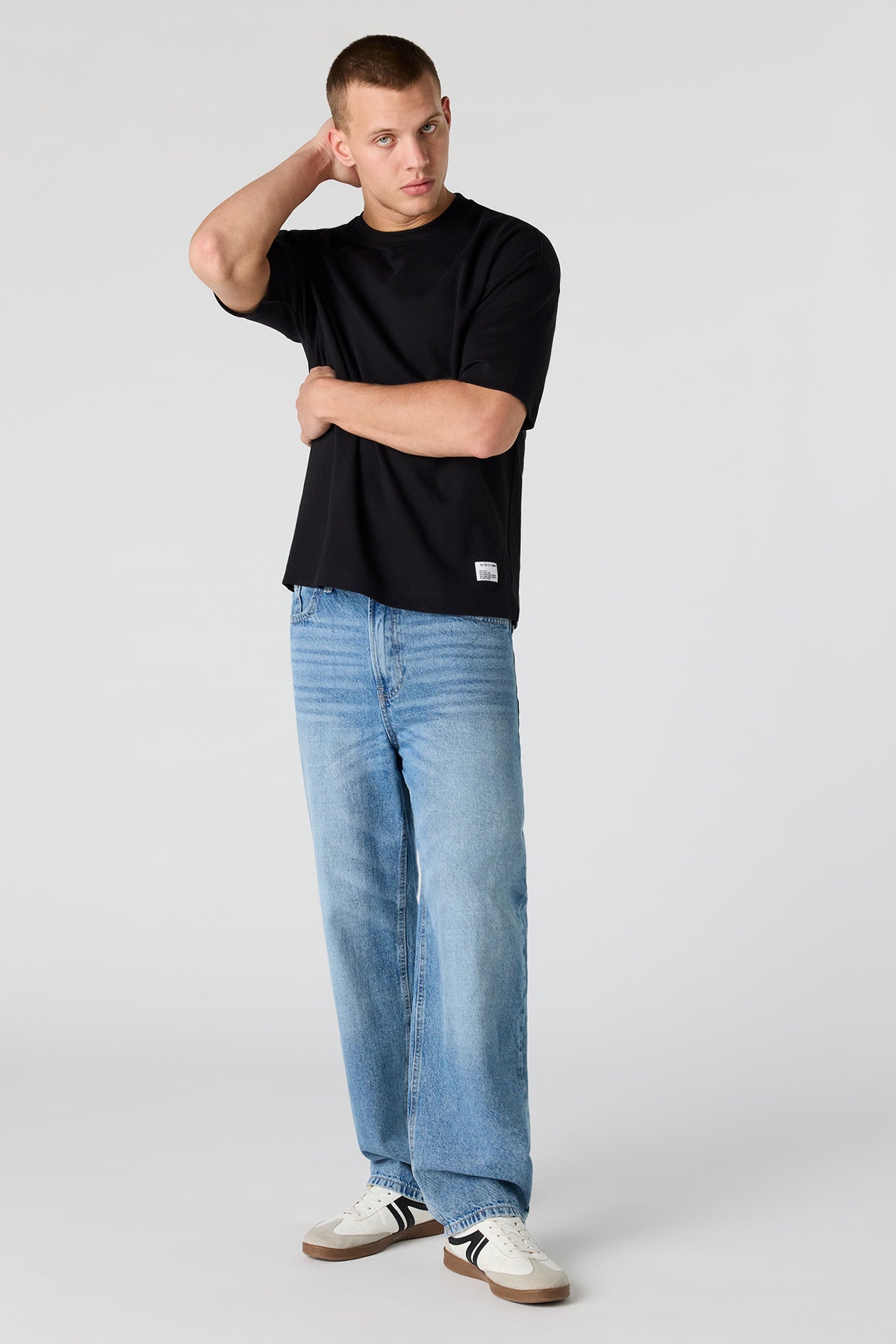 Alt View 3. Oversized T-Shirt - Black