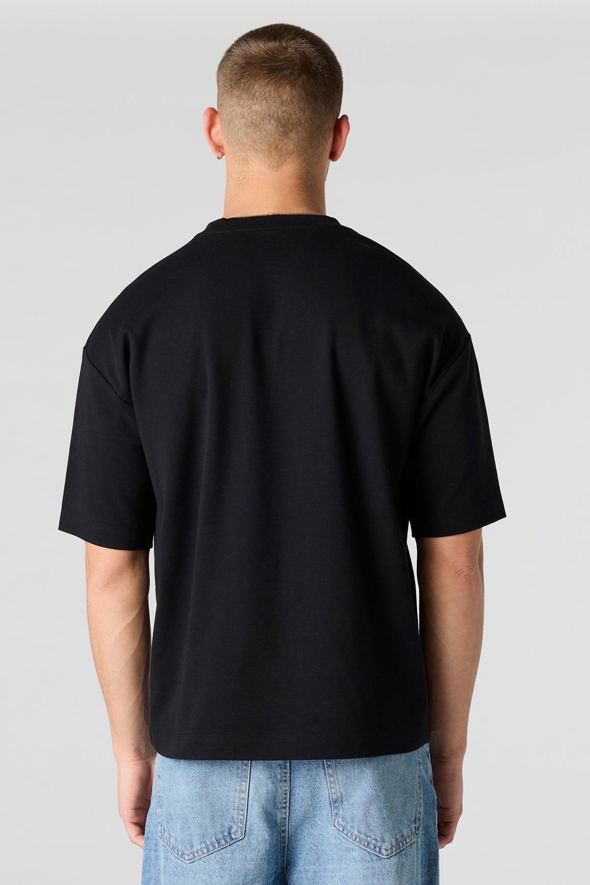 Alt View 2. Oversized T-Shirt - Black