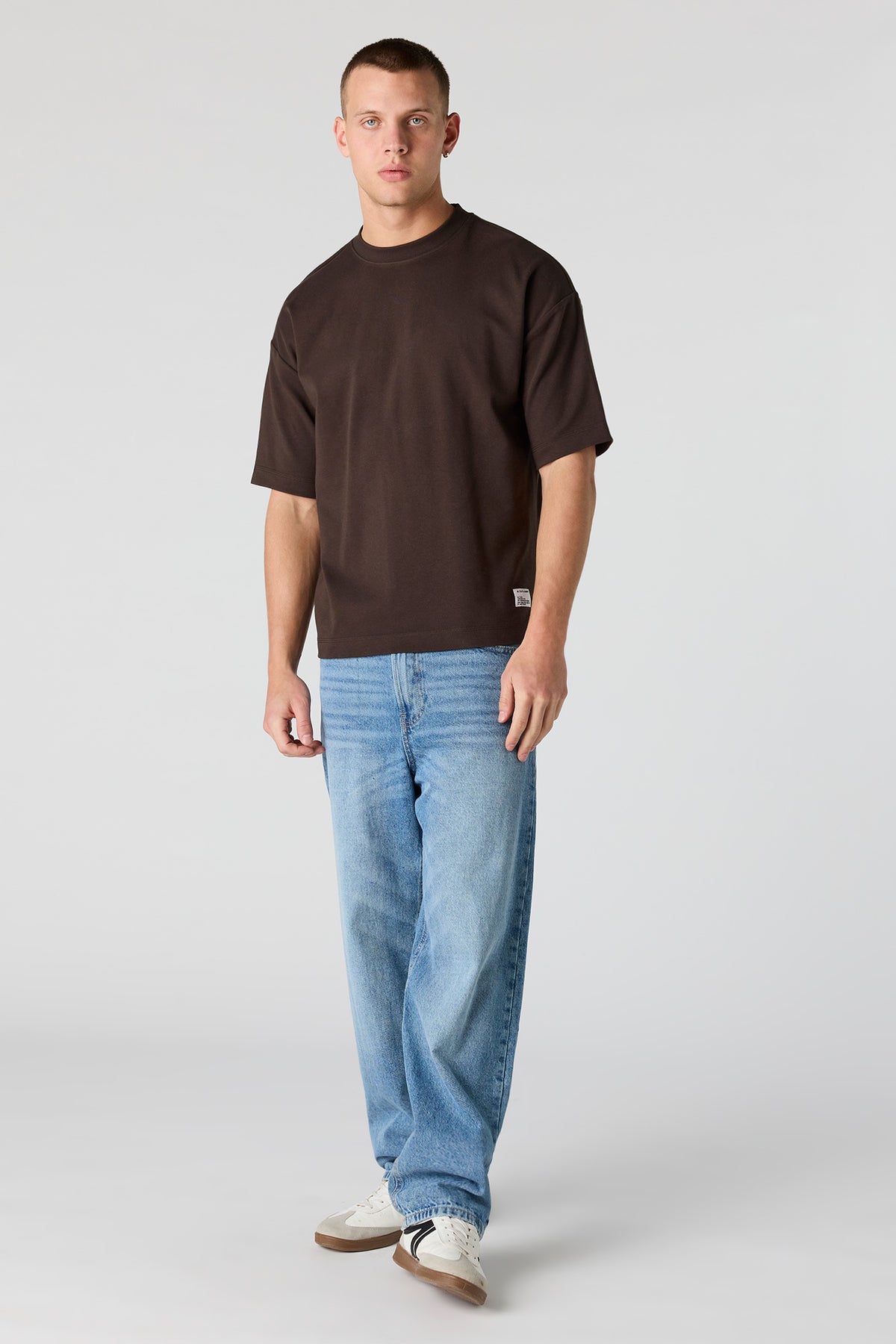 Alt View 3. Oversized T-Shirt - Dark Brown