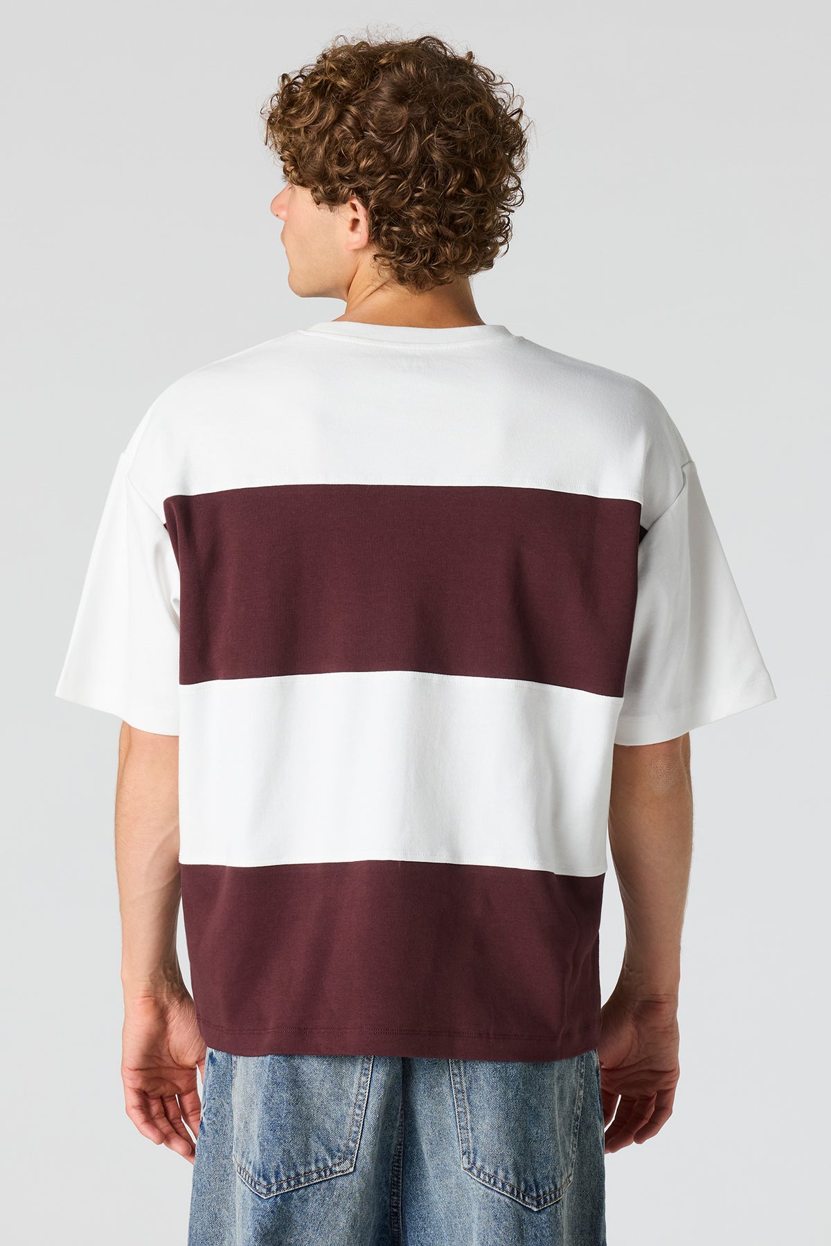 Vue alternative 2. T-shirt carré rayé