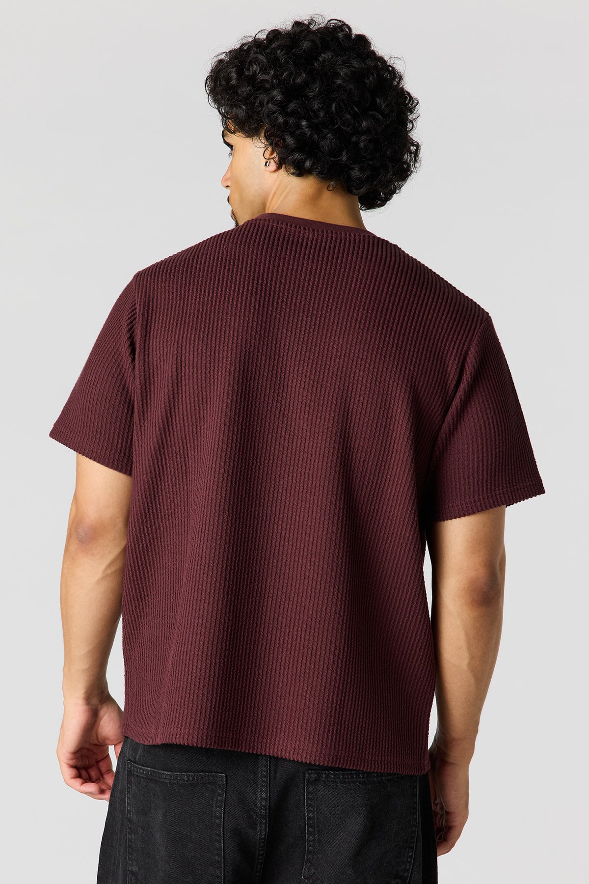 Vue alternative 2. T-shirt avec empiècement texturé