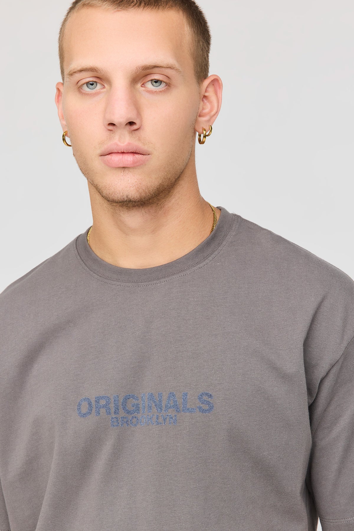 Vue alternative 4. T-shirt carré imprimé en coton lourd supérieur