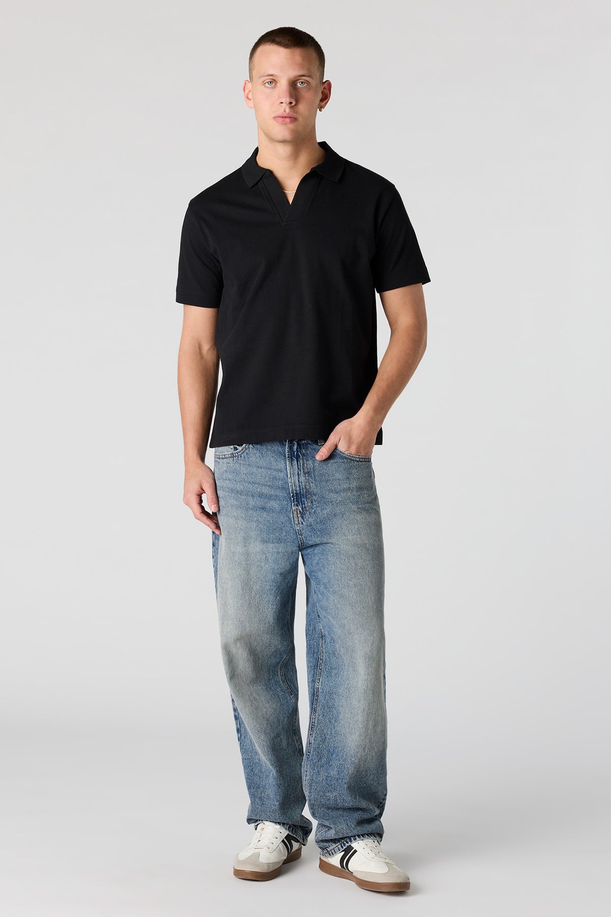 Vue alternative 3. T-shirt avec col
