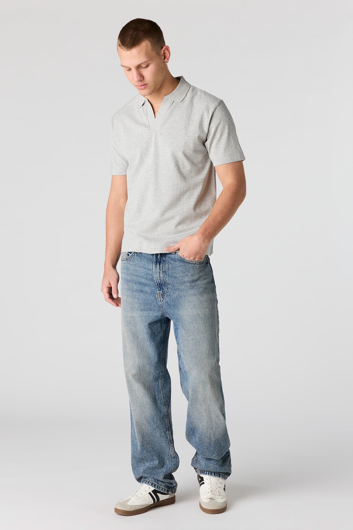 Vue alternative 3. T-shirt avec col