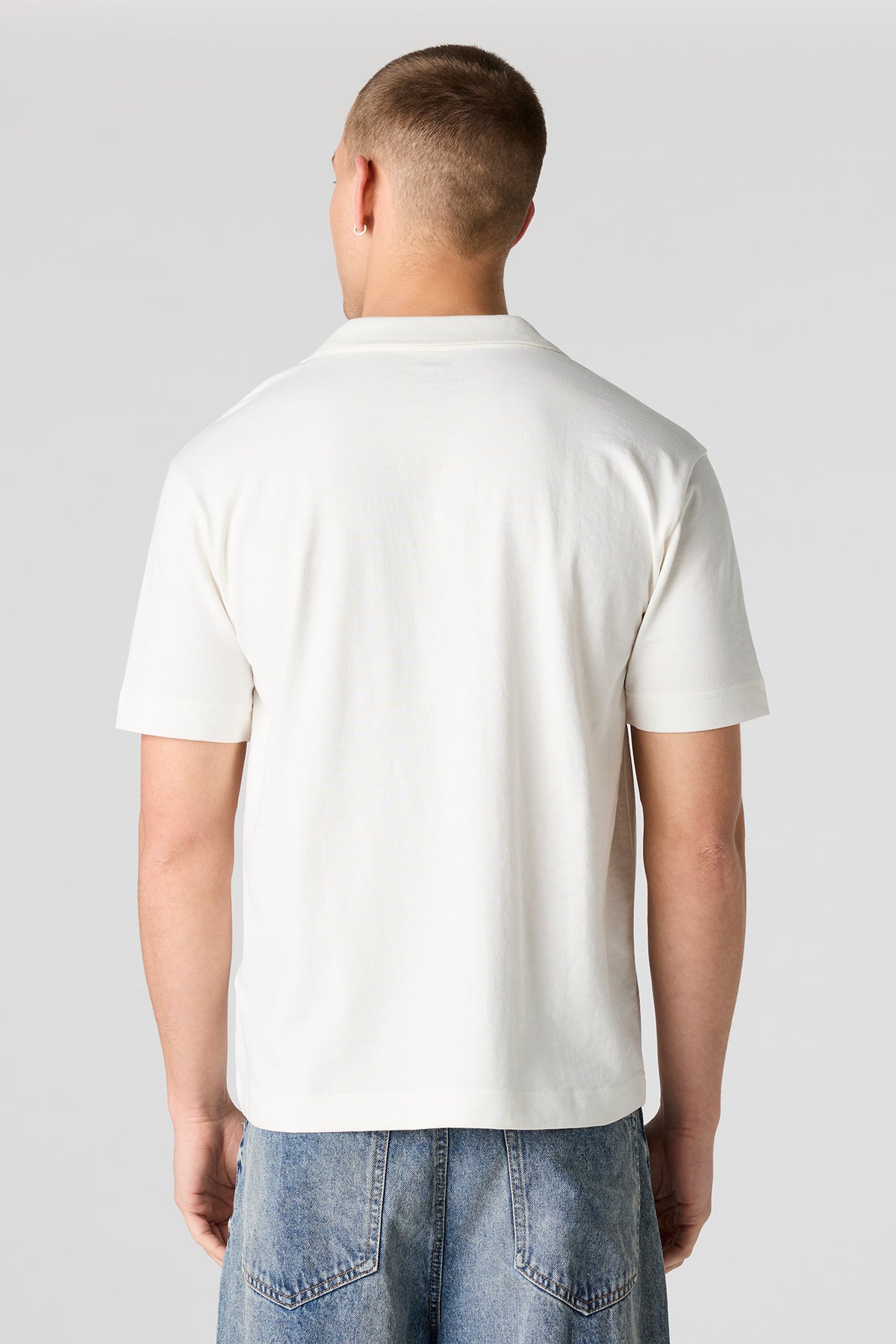 Vue alternative 2. T-shirt avec col