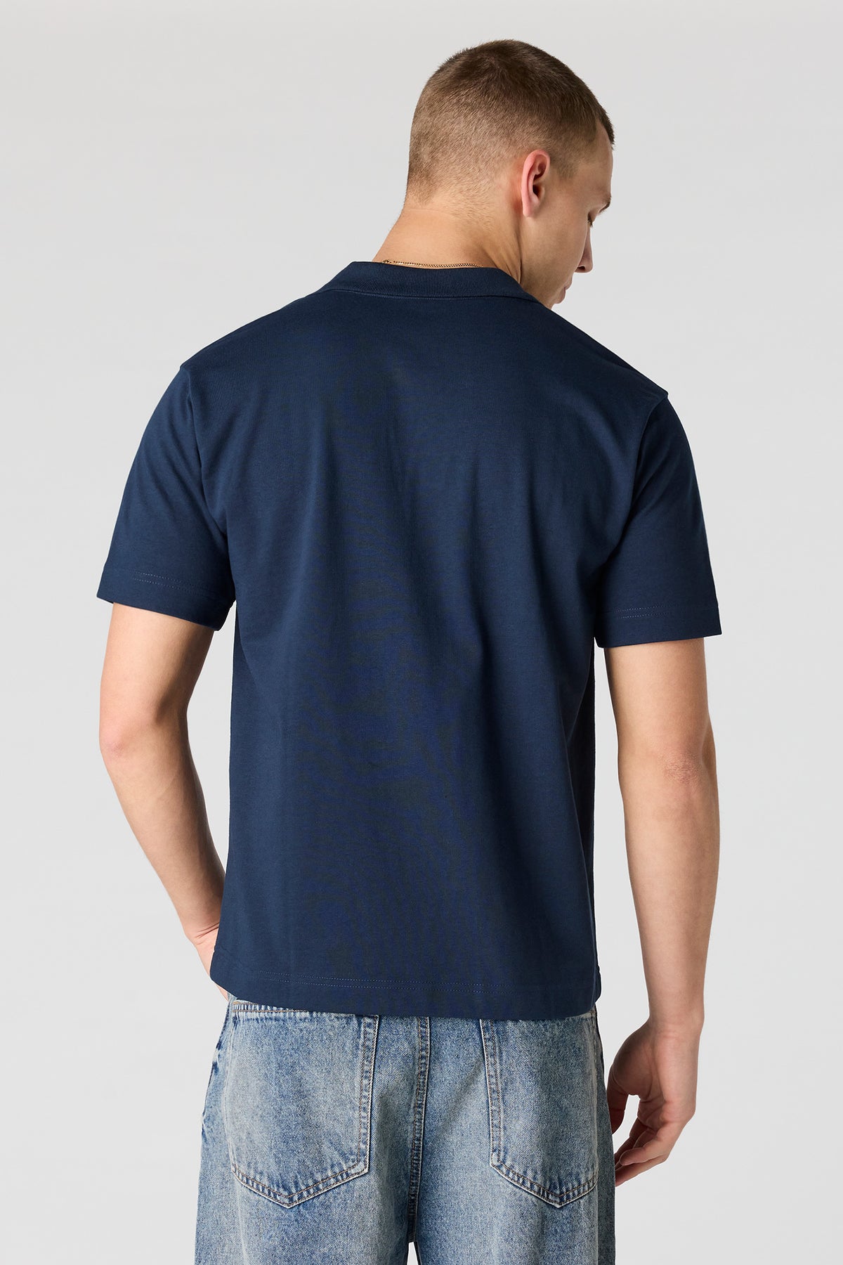 Vue alternative 2. T-shirt avec col
