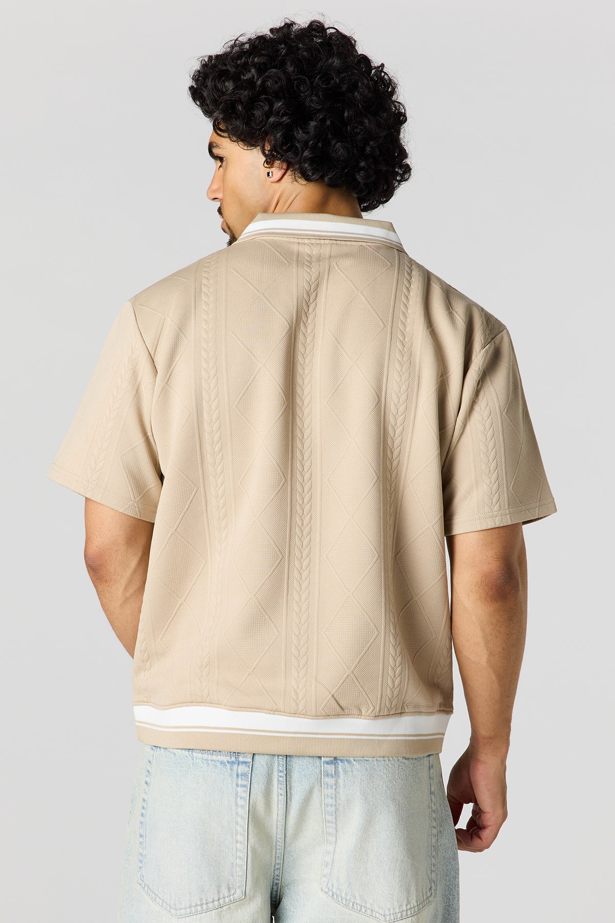 Vue alternative 2. Polo texturé avec col Johnny