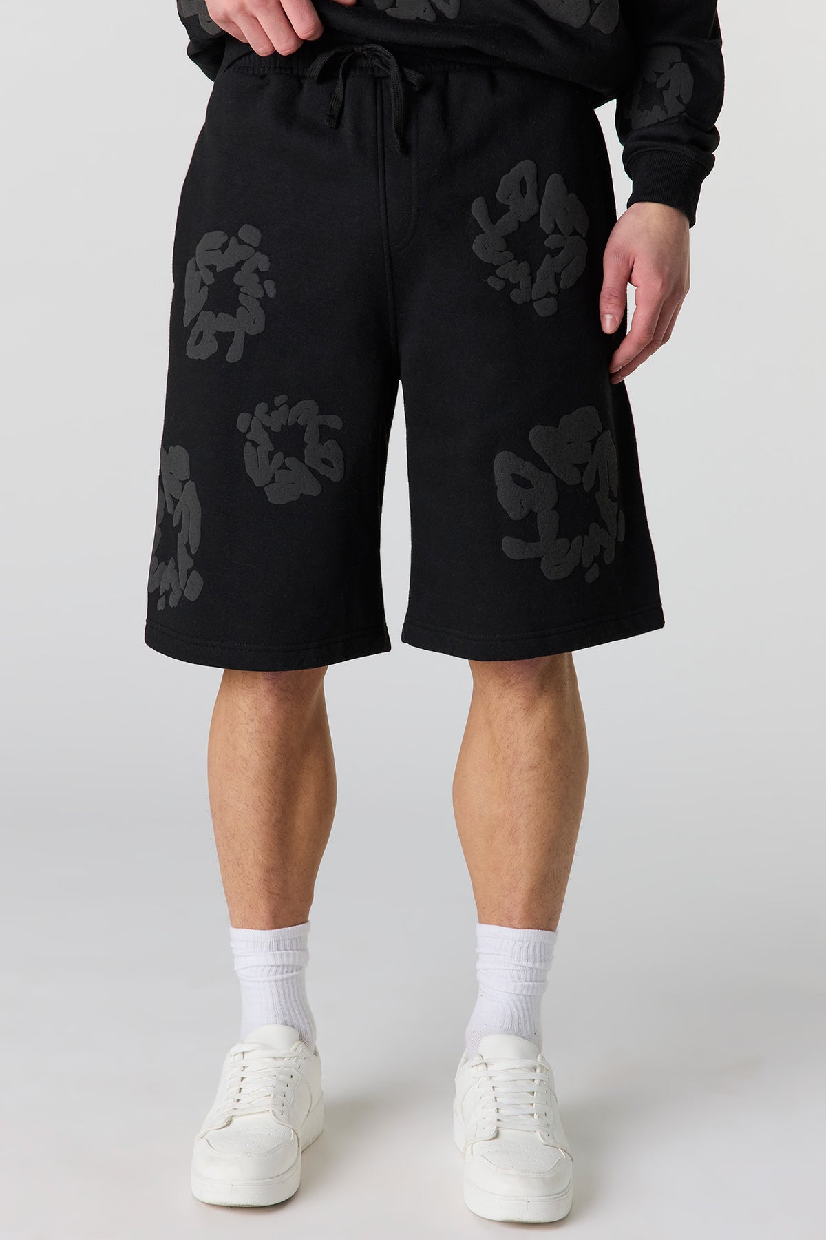 Vue alternative 4. Short baggy en molleton à imprimé Numéro