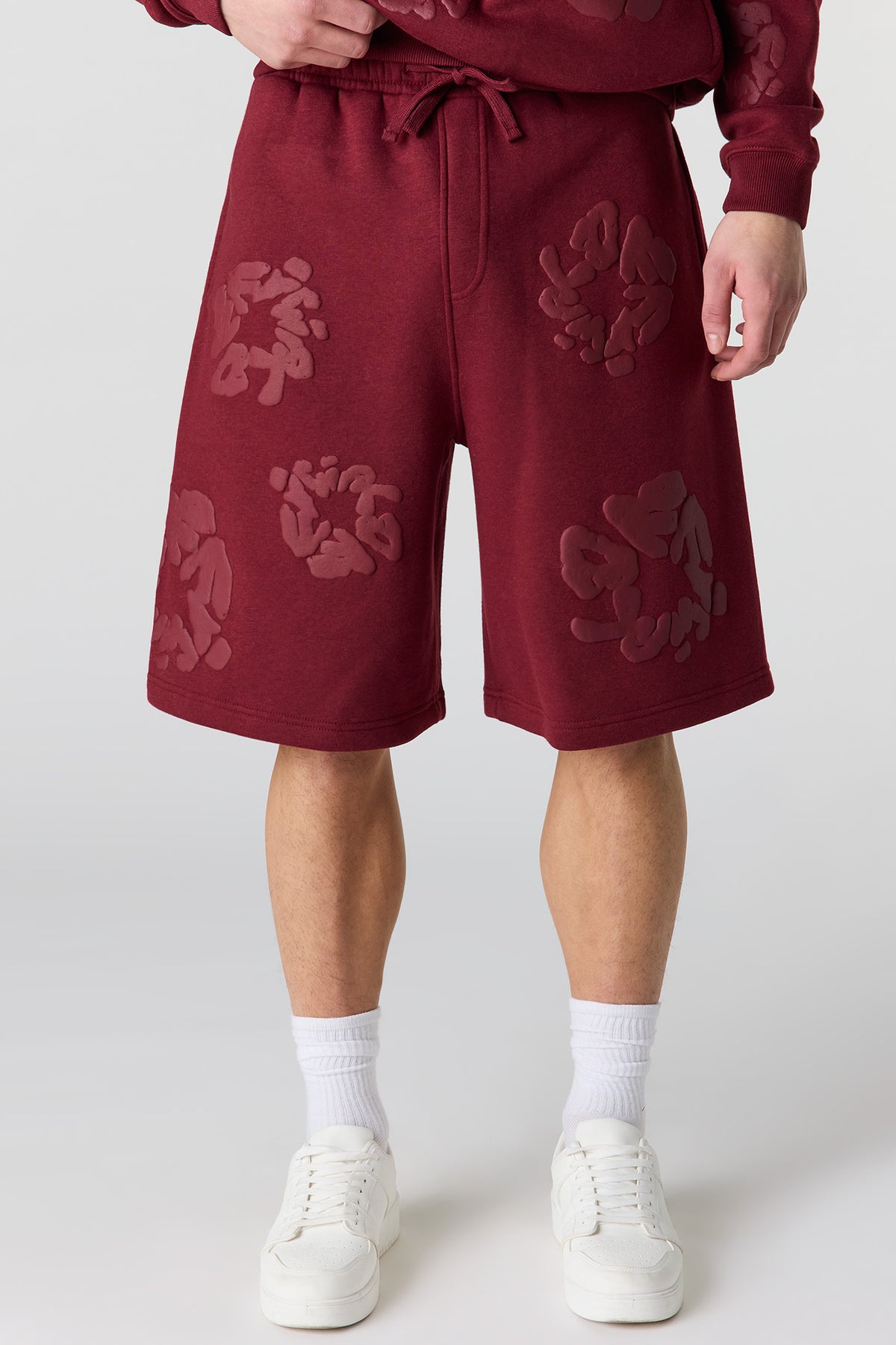 Vue alternative 10. Short baggy en molleton à imprimé Numéro