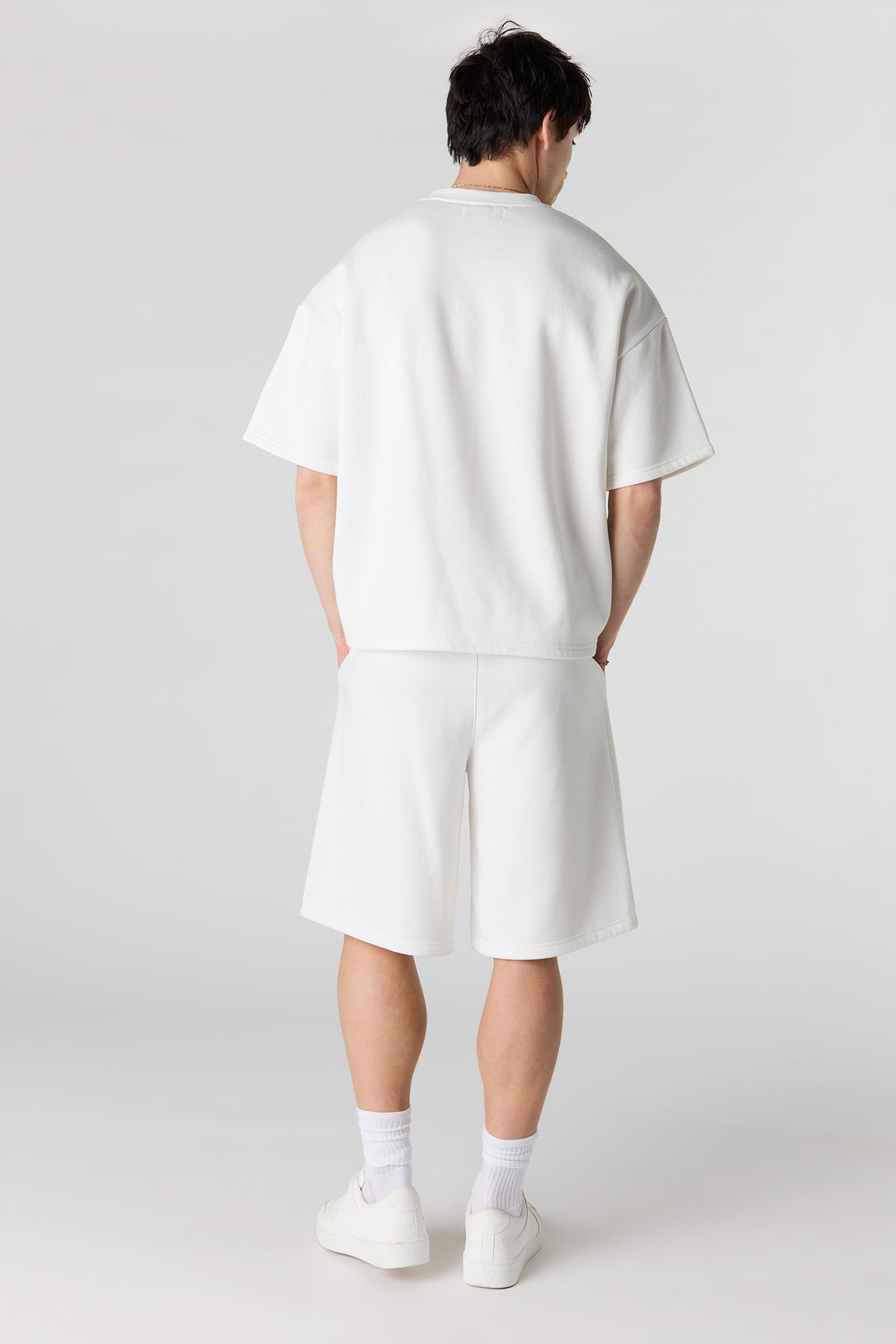 Vue alternative 3. Short baggy en molleton à imprimé Numéro