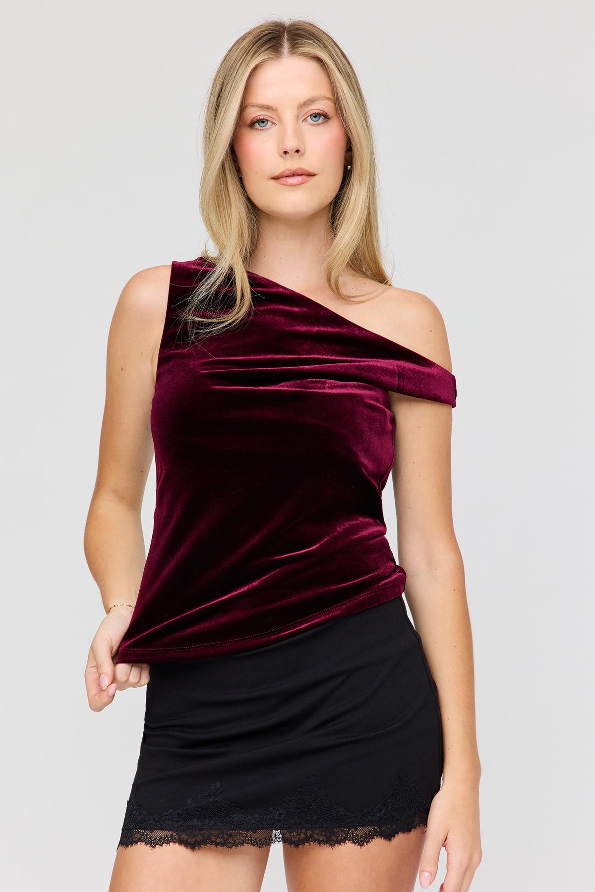 Alt View 4. Off Shoulder Velvet Top - Wine