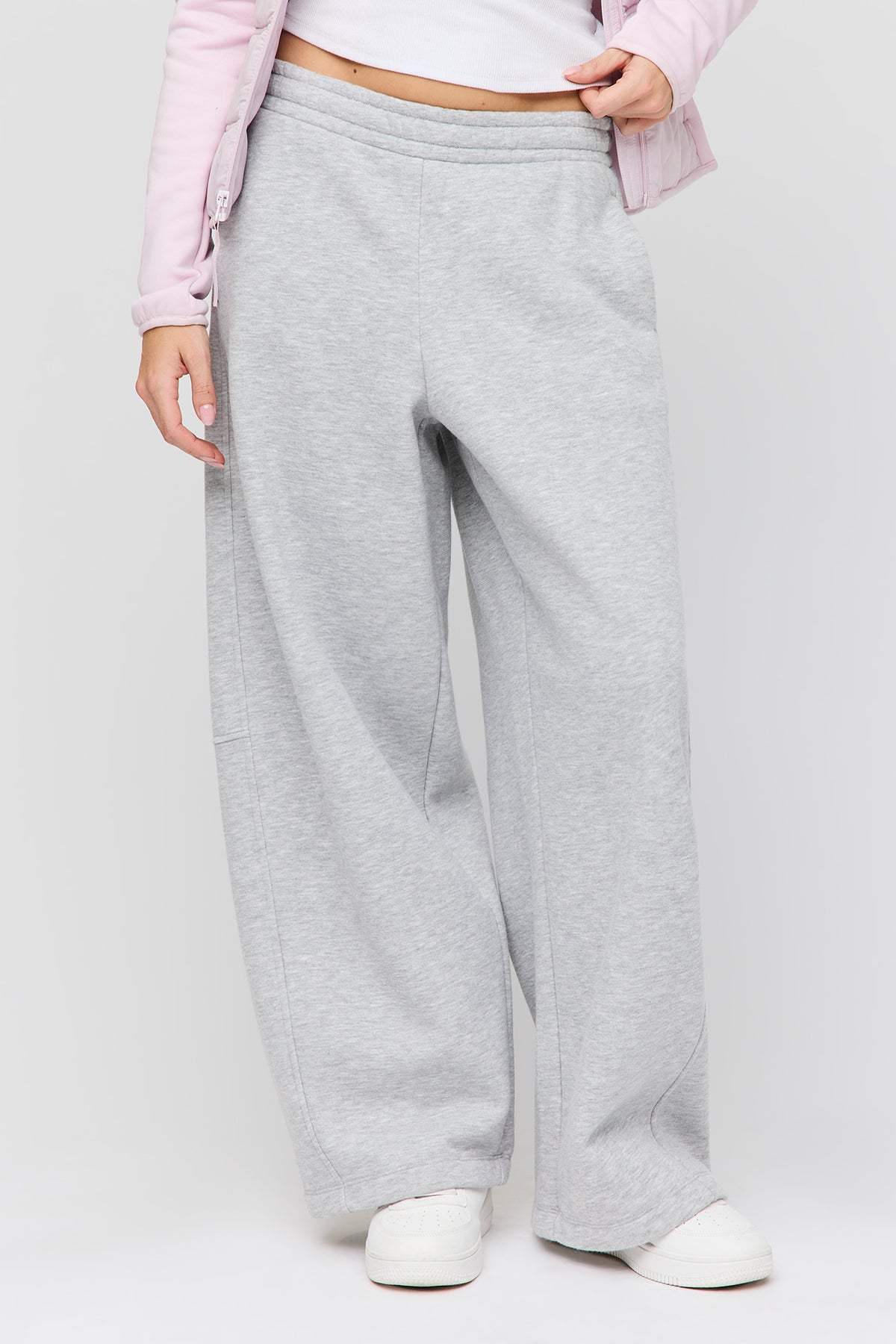 Vue alternative 2. Pantalon d'entraînement surdimensionné à jambe baril en molleton supérieur