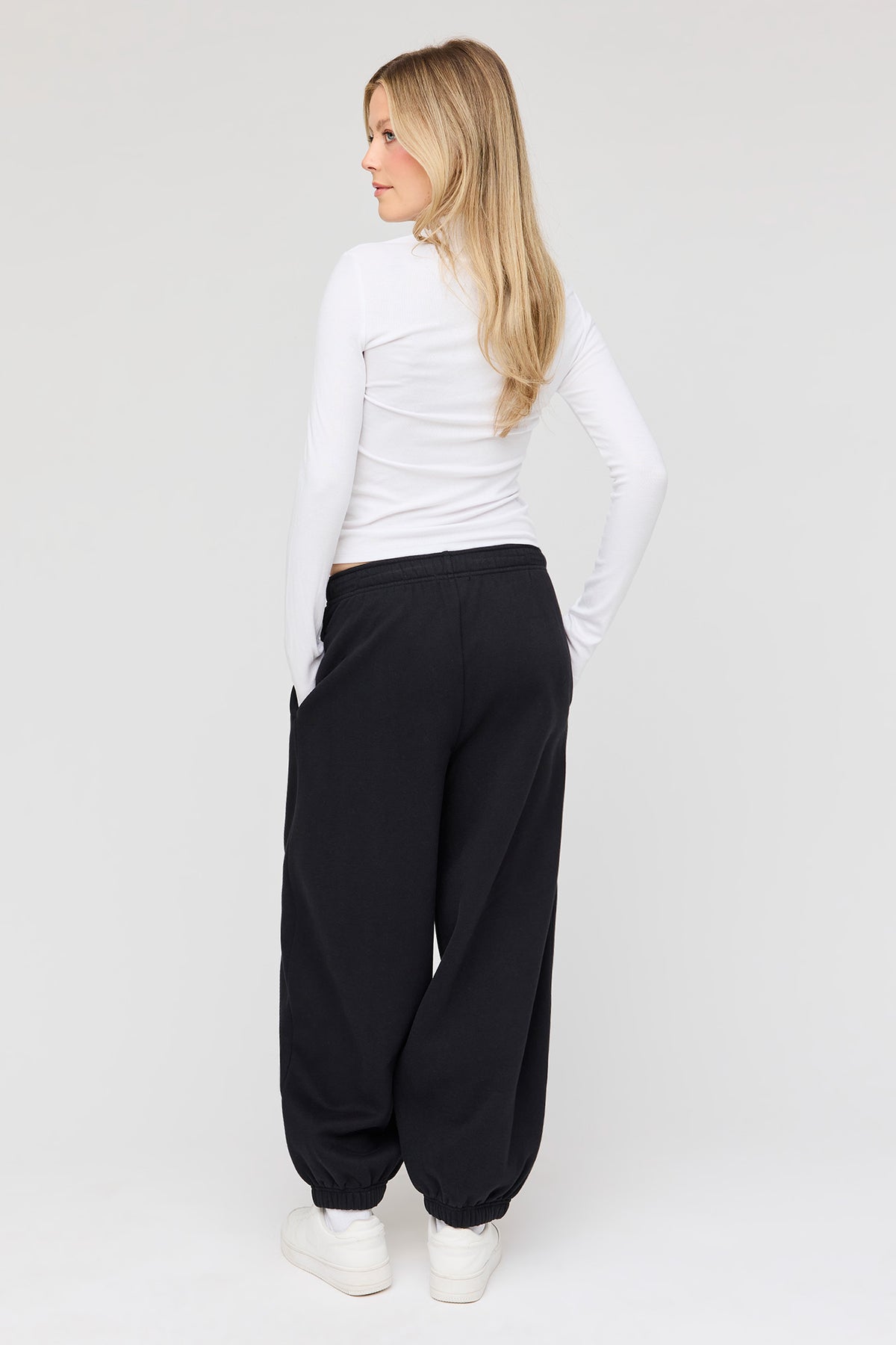 Alt View 3. Premium Fleece Humongous Balloon Leg Sweatpant - Black
