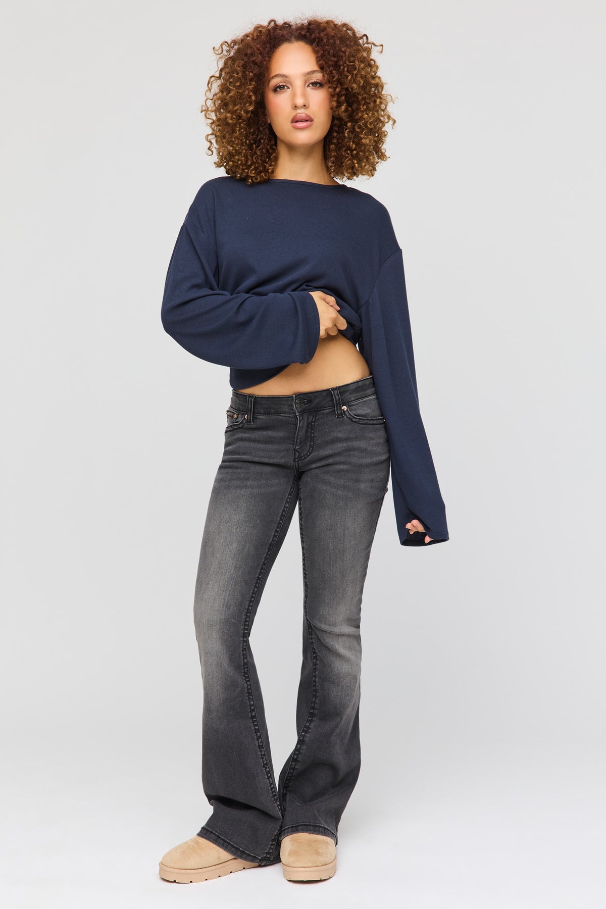 Vue alternative 3. Haut en tricot à manche longue et ourlet cintré