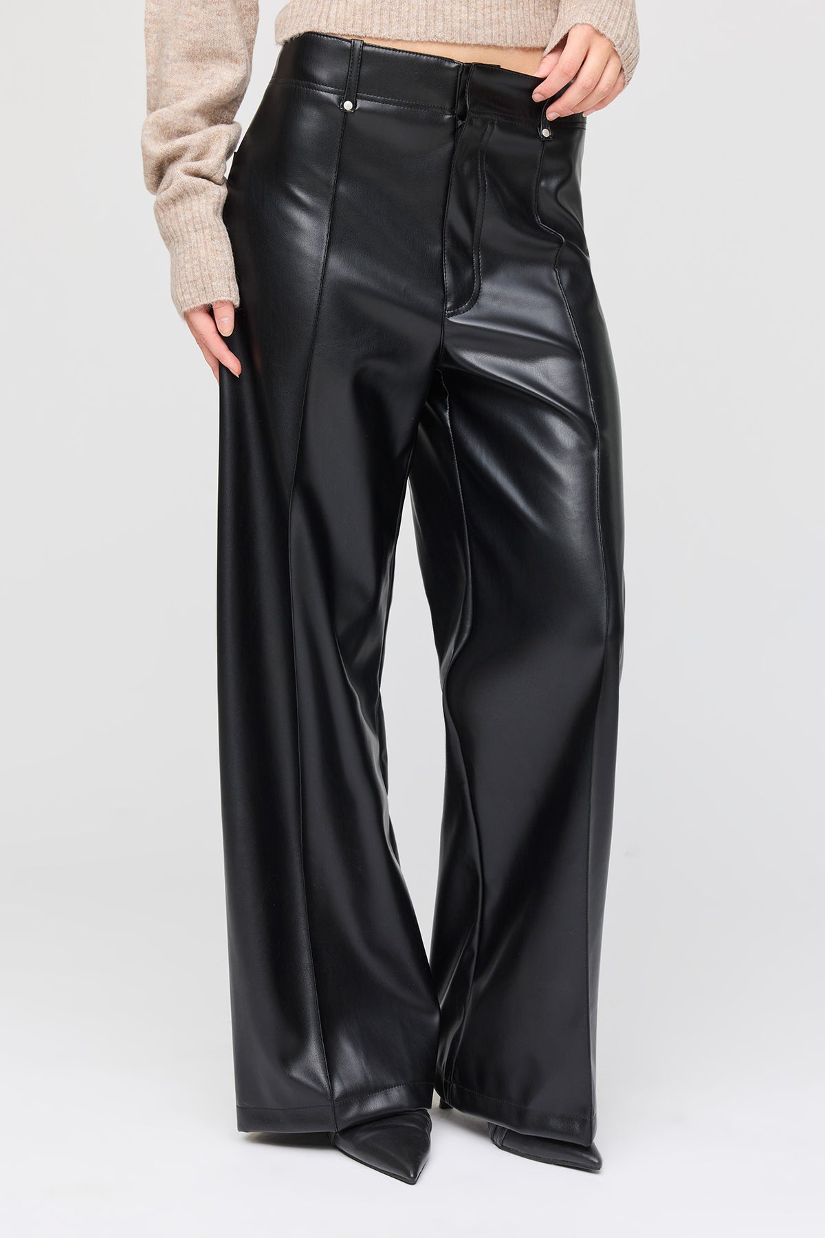 Vue alternative 2. Pantalon à jambe large en similicuir