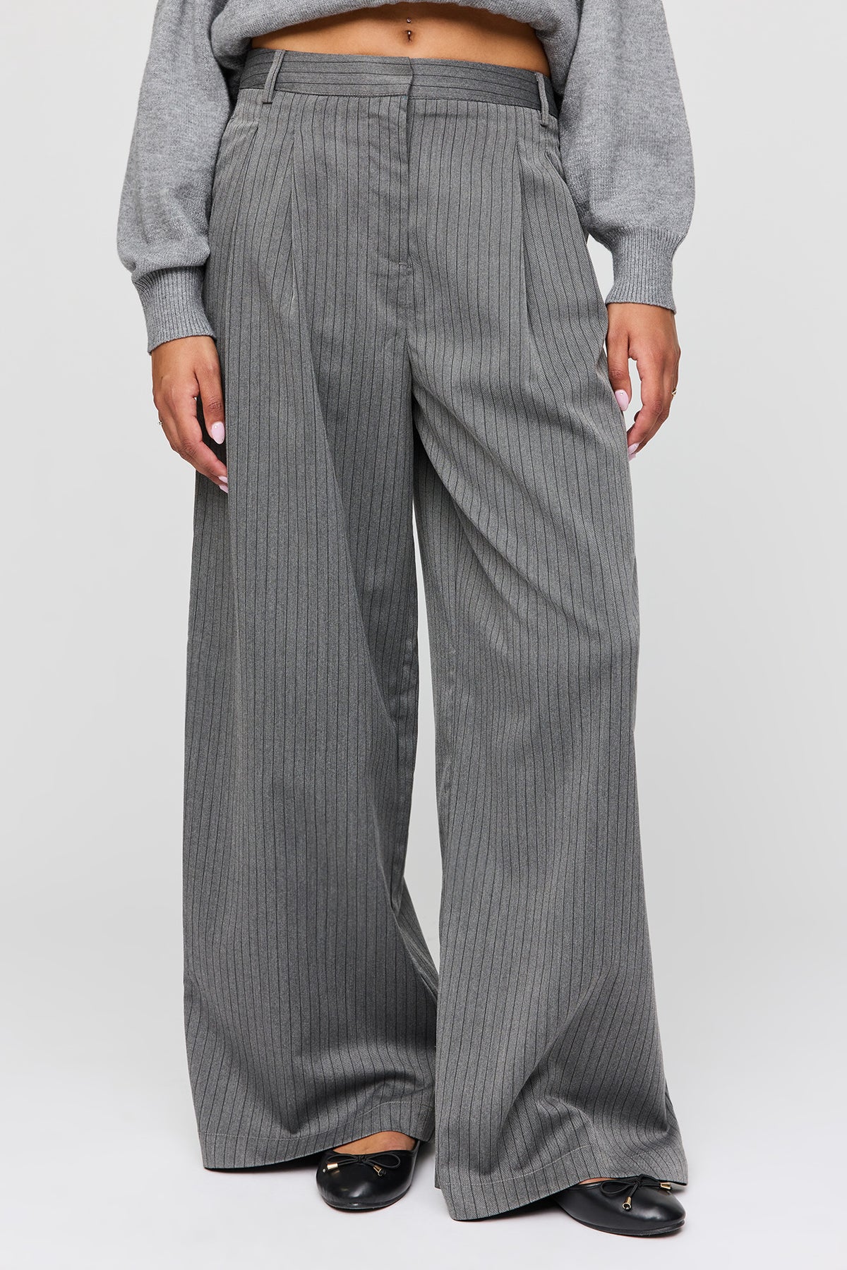 Vue alternative 2. Pantalon habillé à jambe large et taille basse