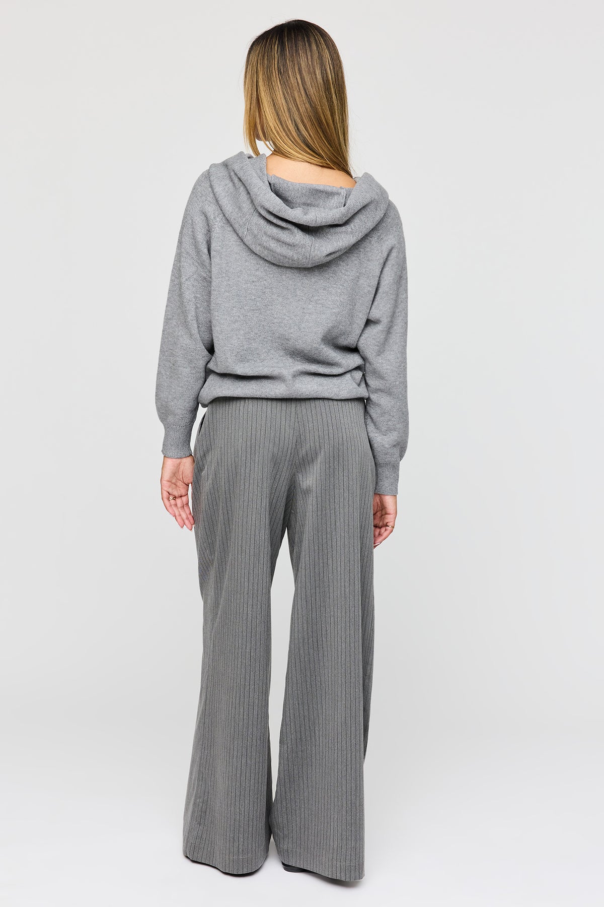 Vue alternative 3. Pantalon habillé à jambe large et taille basse
